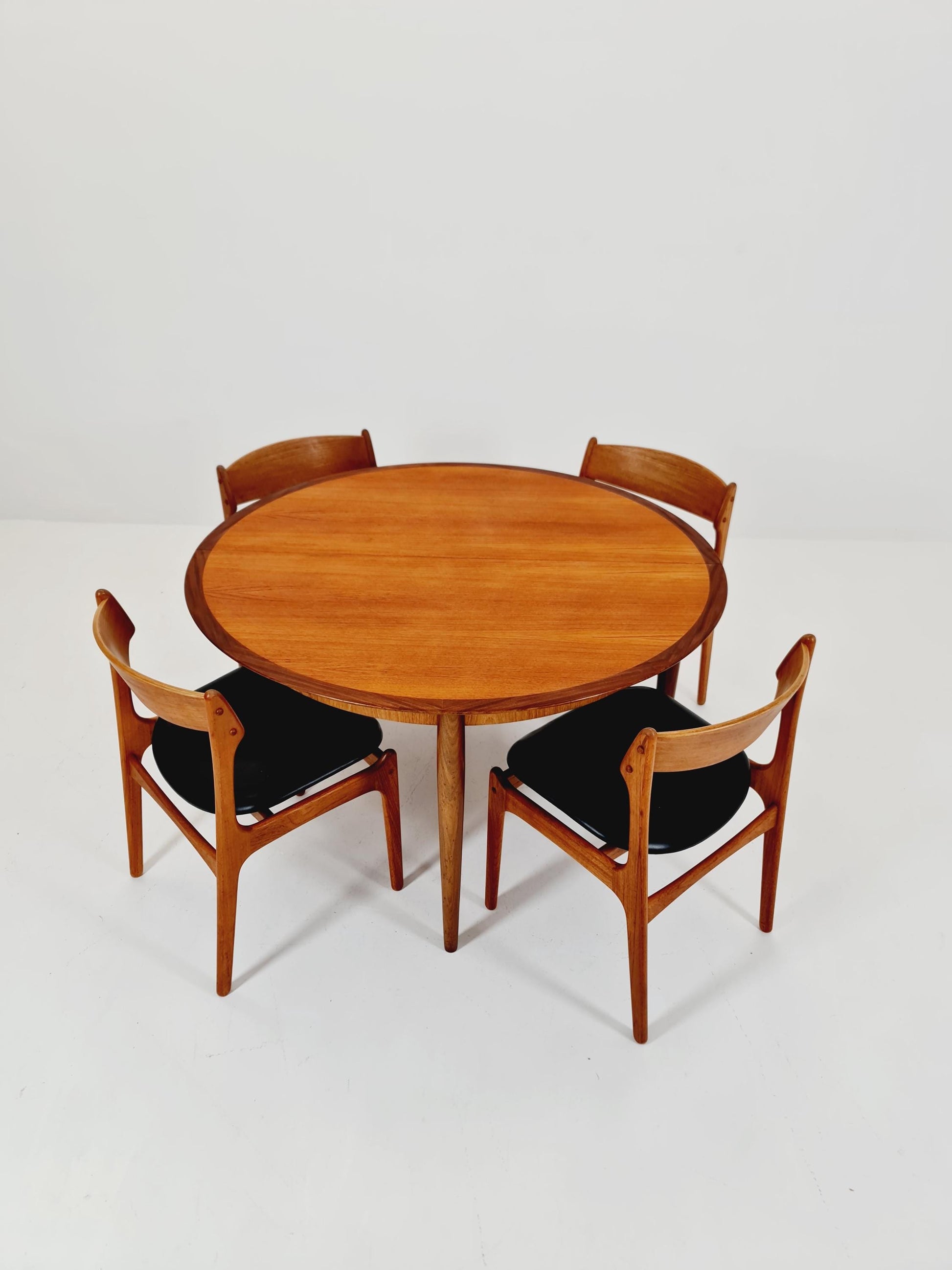 Round German Teak & Walnut Dining Table from Lübke, 1960s