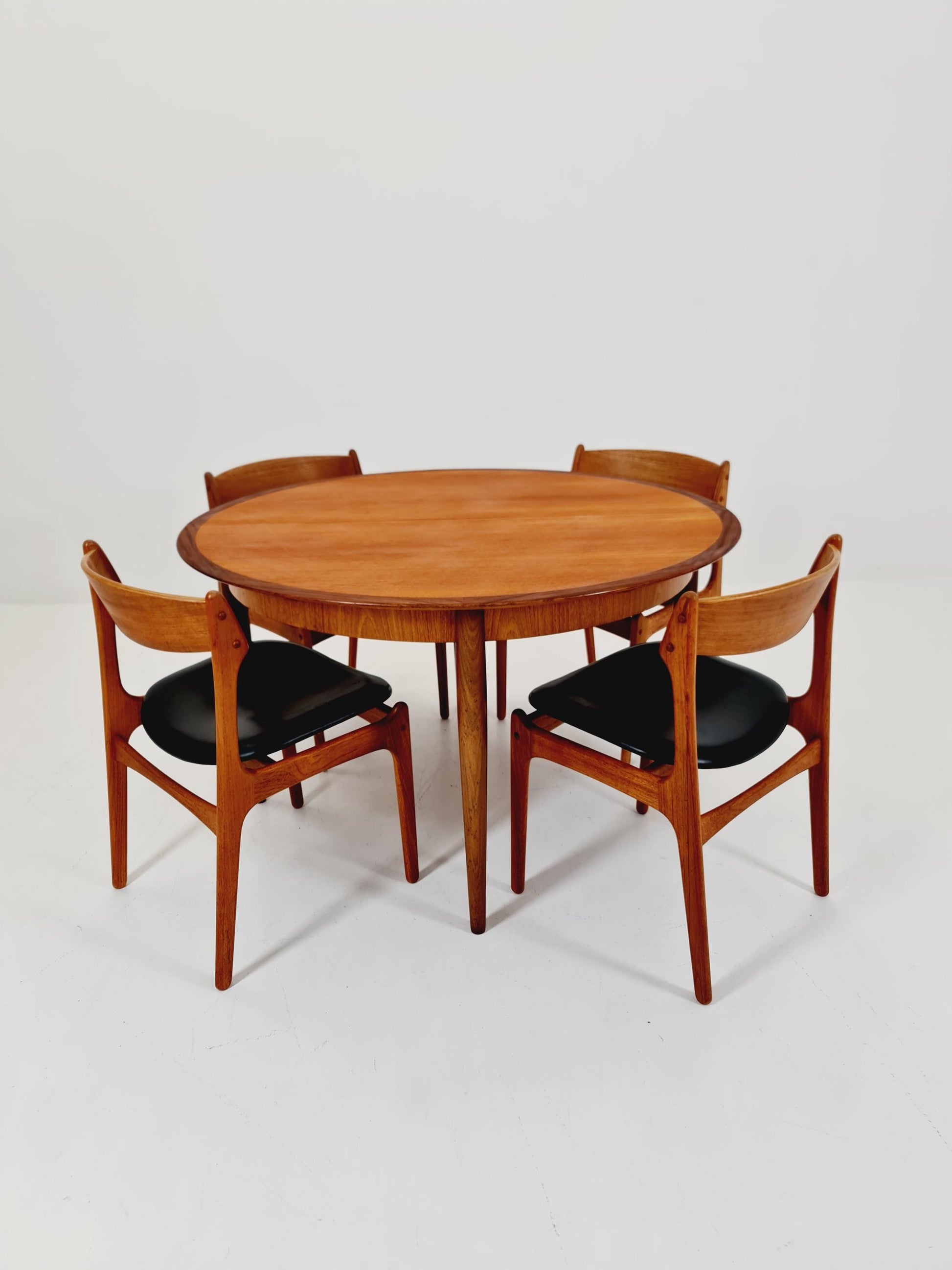 Round German Teak & Walnut Dining Table from Lübke, 1960s