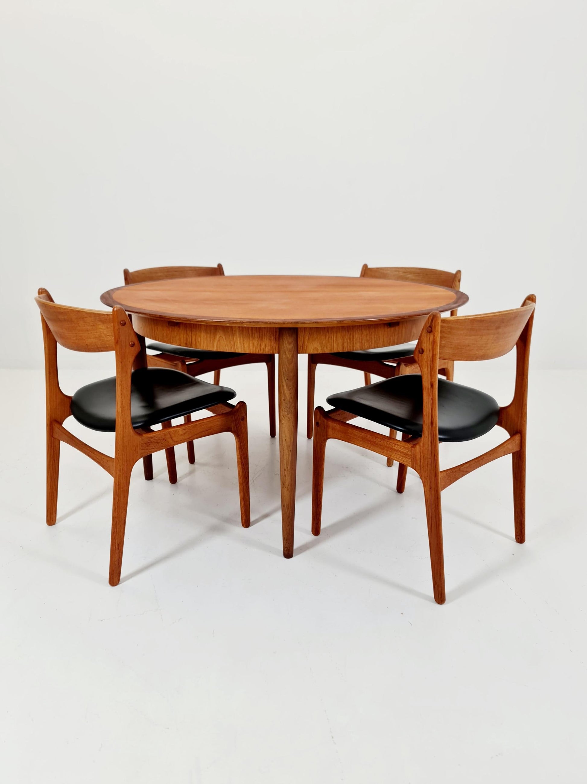 Round German Teak & Walnut Dining Table from Lübke, 1960s