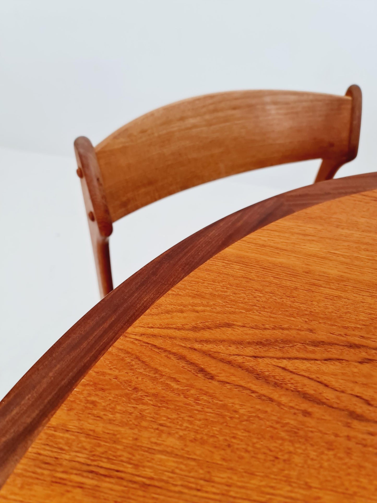Round German Teak & Walnut Dining Table from Lübke, 1960s