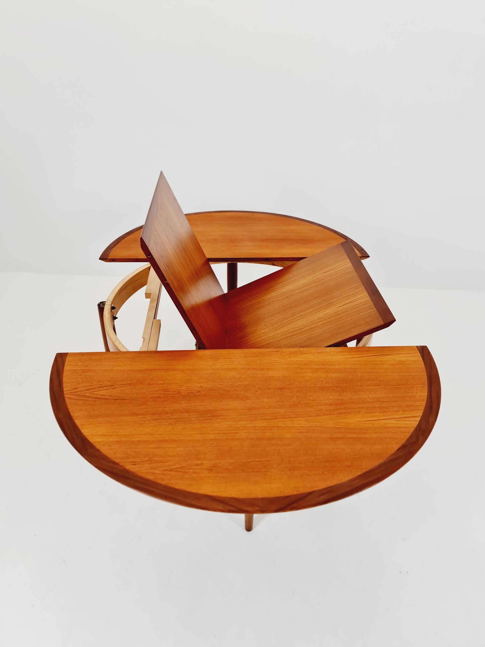 Round German Teak & Walnut Dining Table from Lübke, 1960s