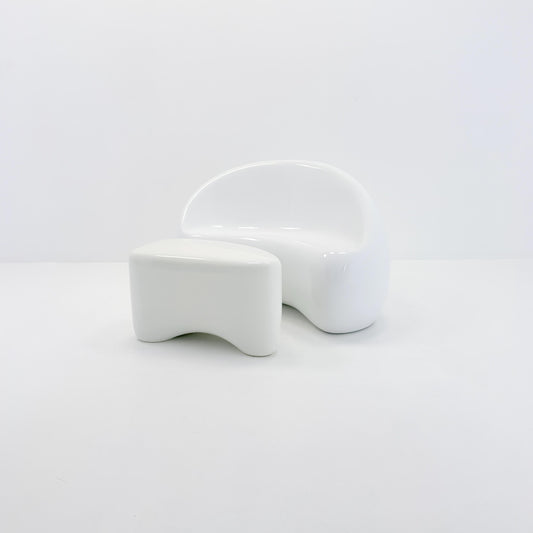 Mid-Century Space Age Lounge Chair & Side Table Set “Polli” – White Gel-Coated Fiberglass – Germany, 1980s – Sculptural Organic Design