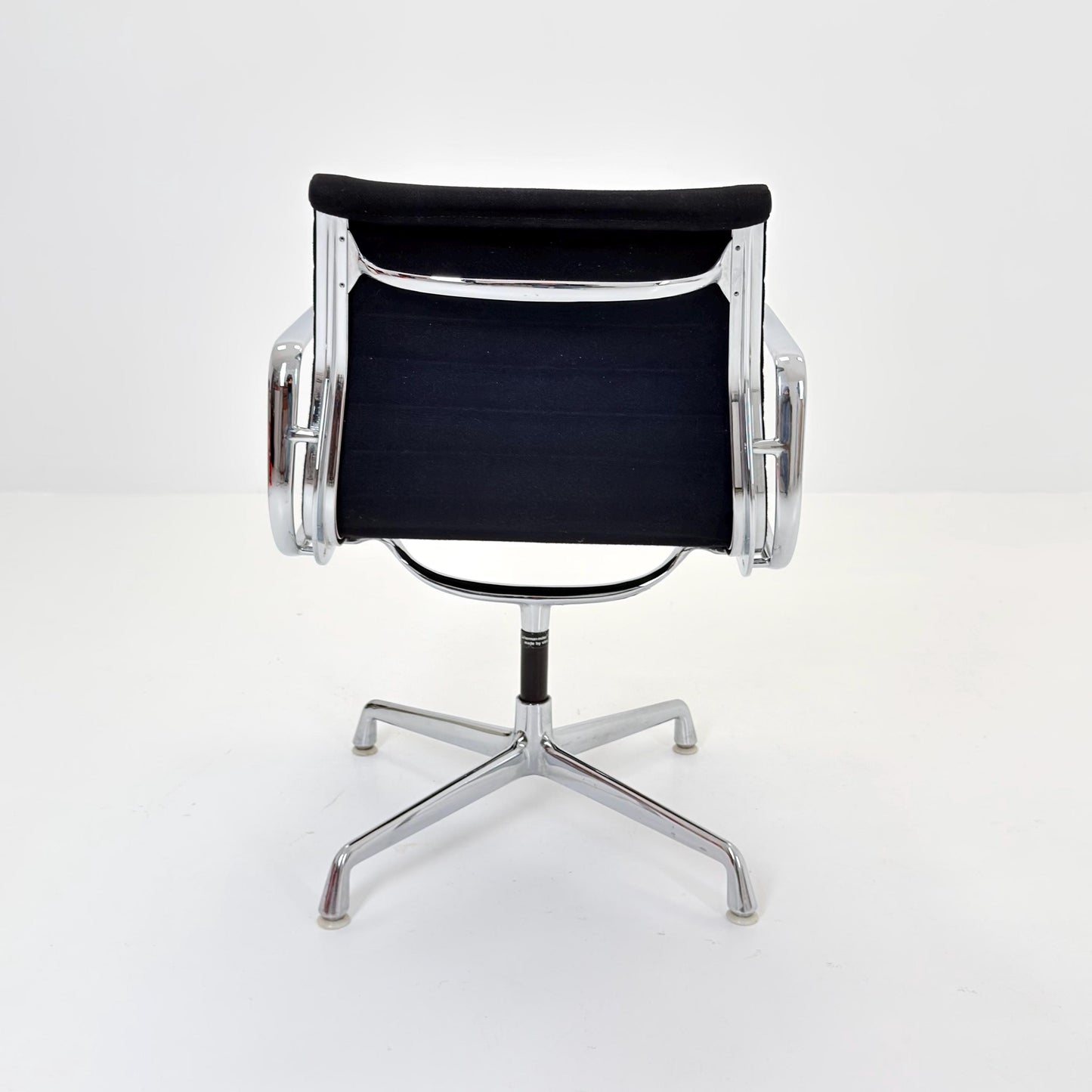 Mid-Century EA 107 Aluminum Chair by Charles & Ray Eames for Herman Miller | Swivel Armchair | Black Fabric | 1980s
