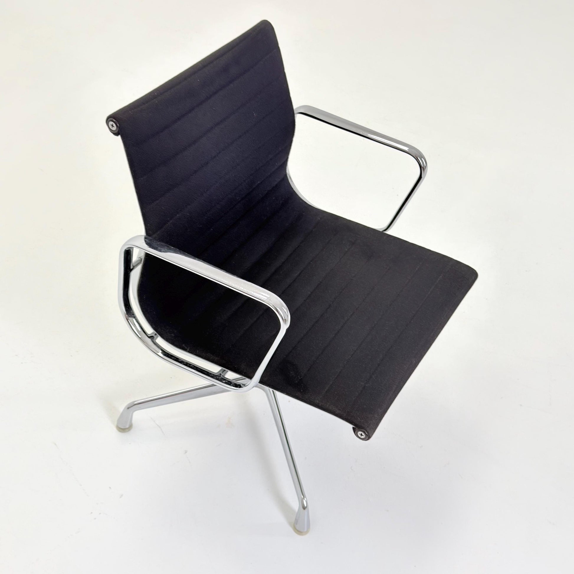Mid-Century EA 107 Aluminum Chair by Charles & Ray Eames for Herman Miller | Swivel Armchair | Black Fabric | 1980s