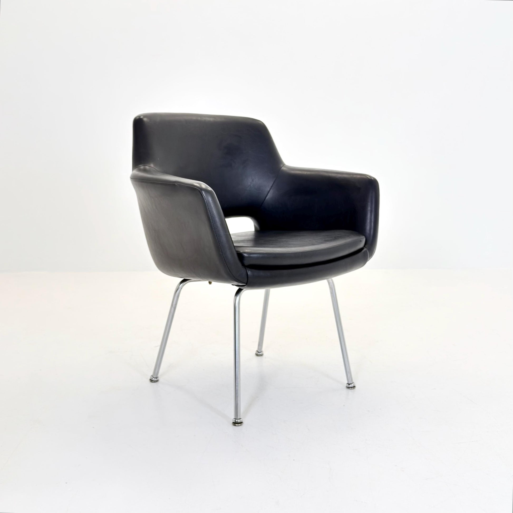 Mid century Olli Mannermaa black Leather Kilta armchair by Eugen Schmidt & Cassina Martela 1970s