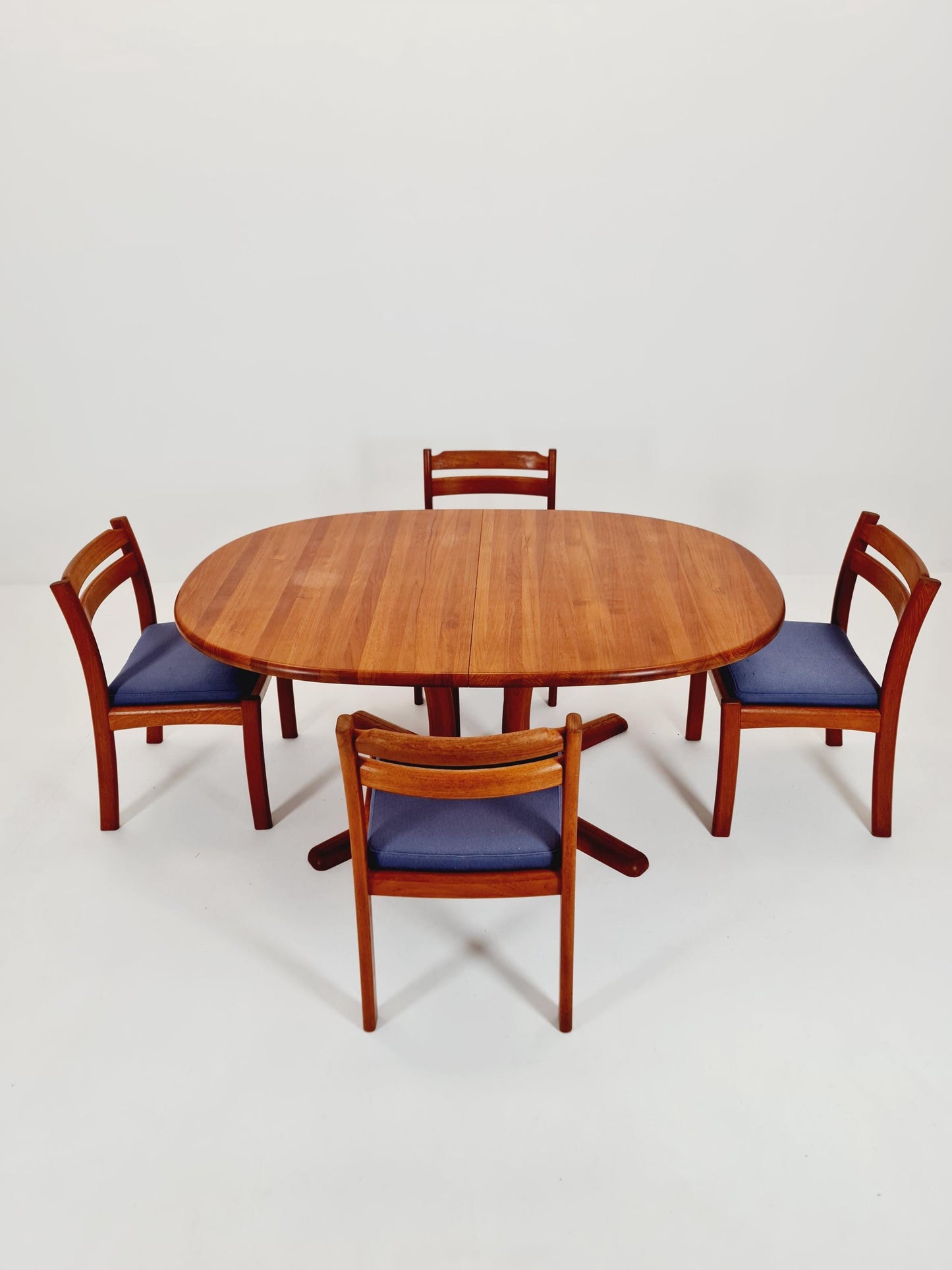 Mid century extendable Danish Modern Solid Teak XXL dining table by Dyrlund MöbelFabrik , 1970s