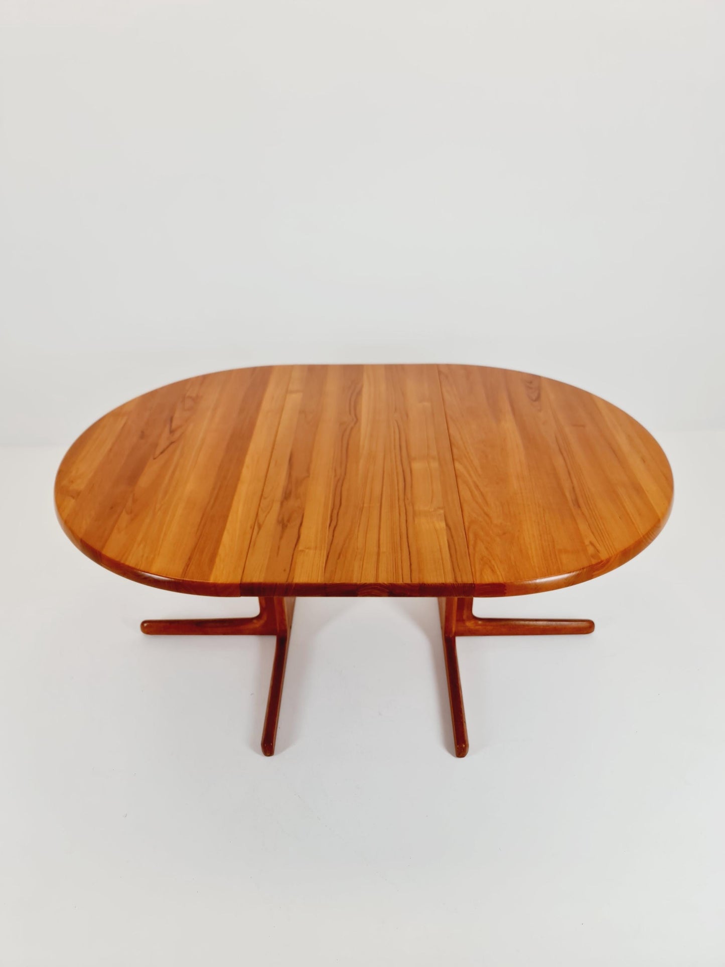 Mid century extendable Danish Modern Solid Teak dining table by Dyrlund MöbelFabrik , 1970s