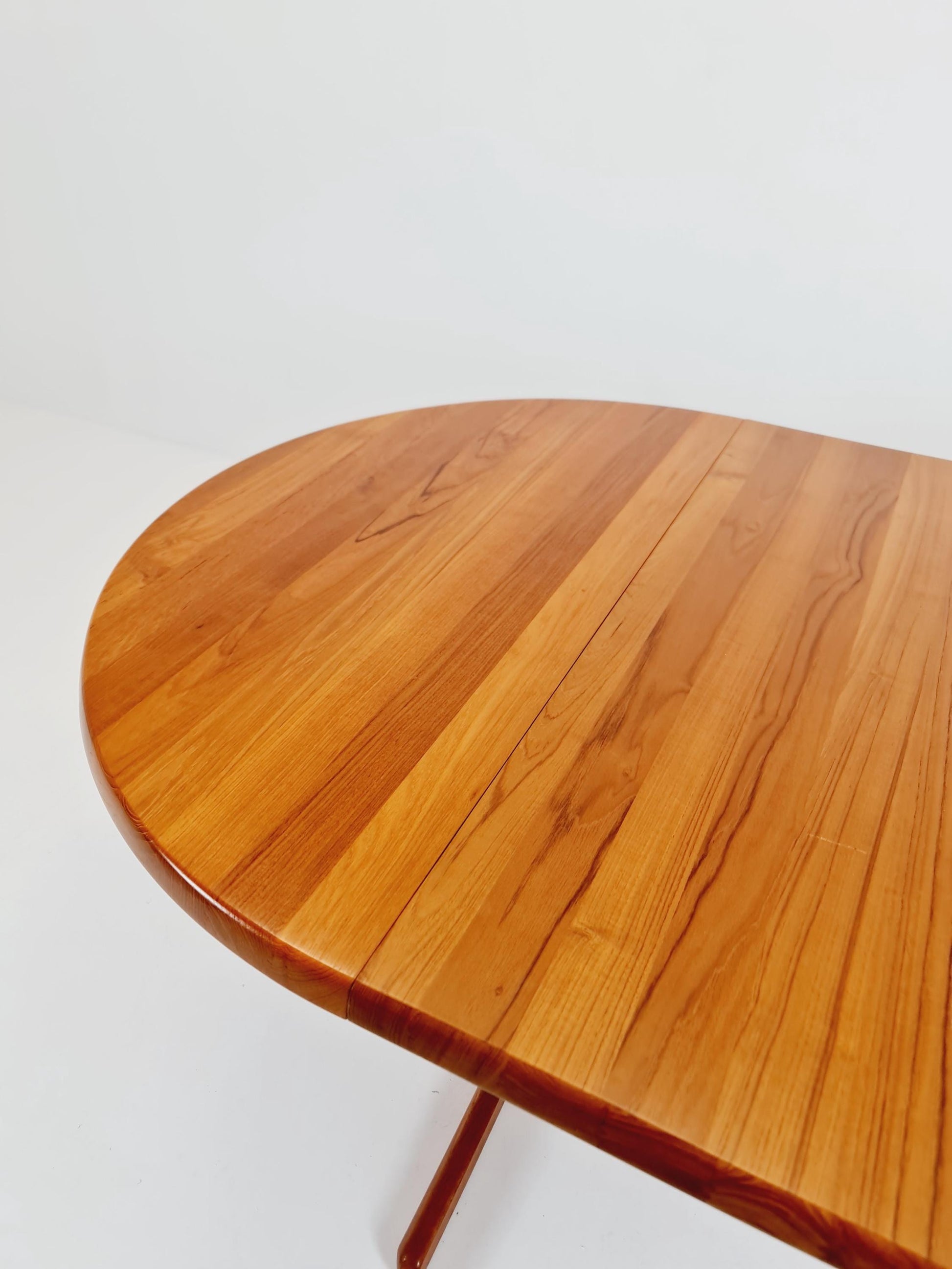 Mid century extendable Danish Modern Solid Teak dining table by Dyrlund MöbelFabrik , 1970s