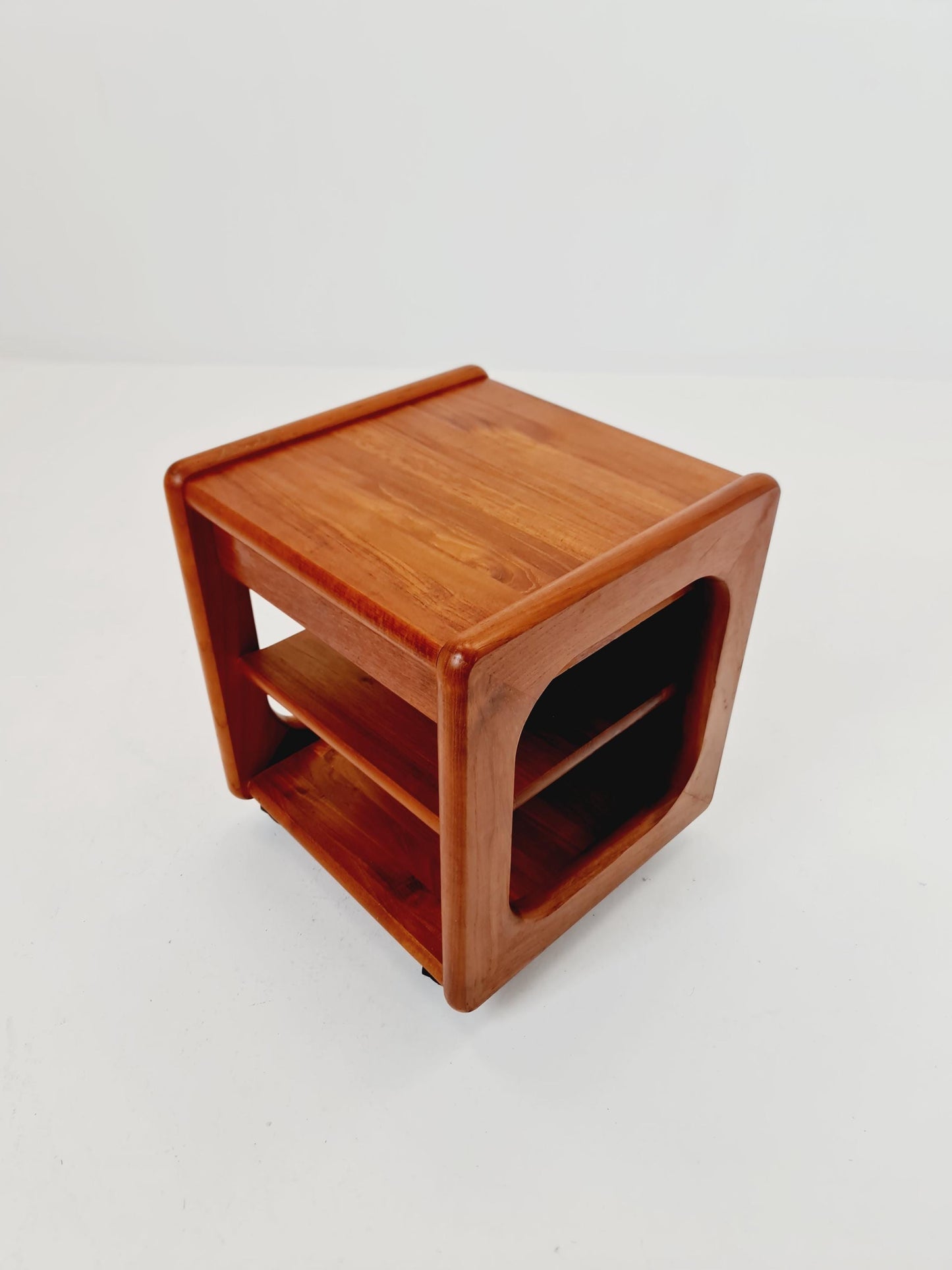 Vintage mid century danish sidetable in solid teak/nightstand By Dyrlund , 1960s