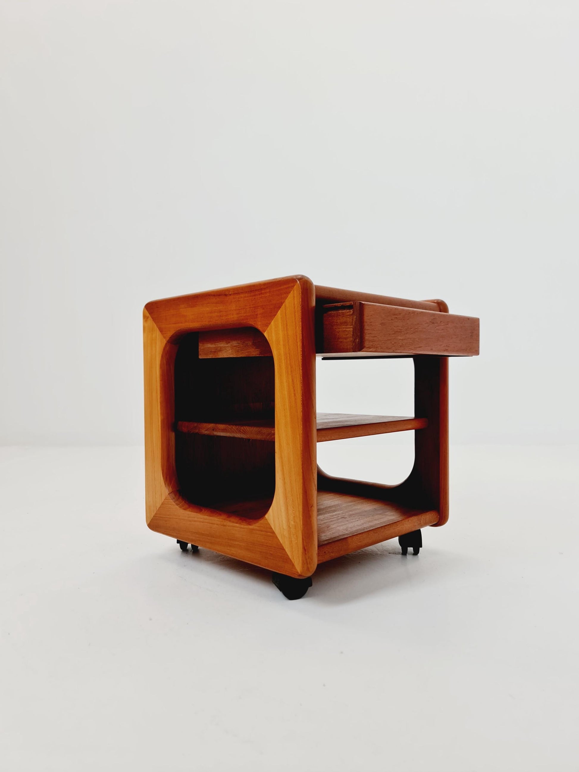 Vintage mid century danish sidetable in solid teak/nightstand By Dyrlund , 1960s
