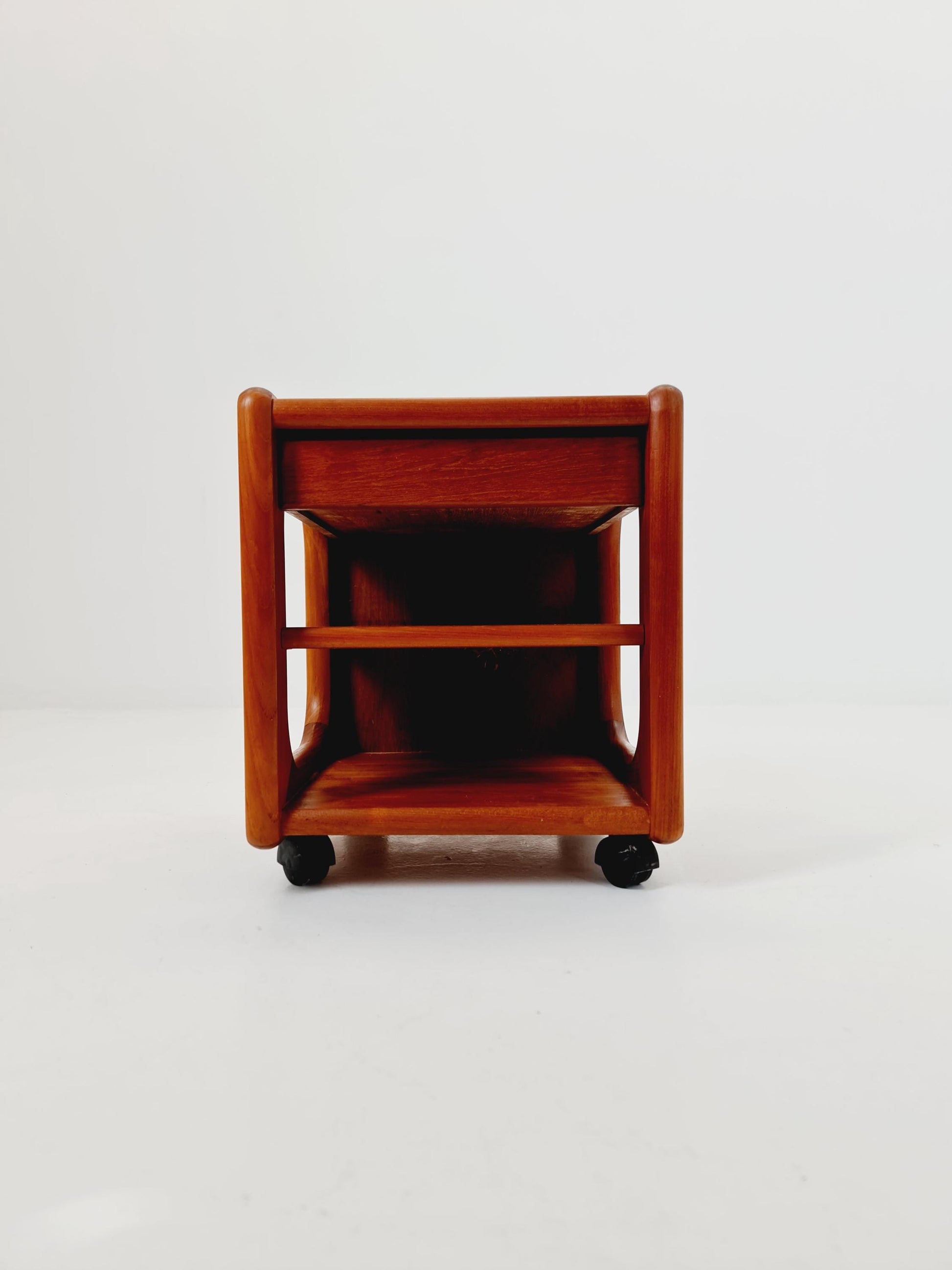 Vintage mid century danish sidetable in solid teak/nightstand By Dyrlund , 1960s