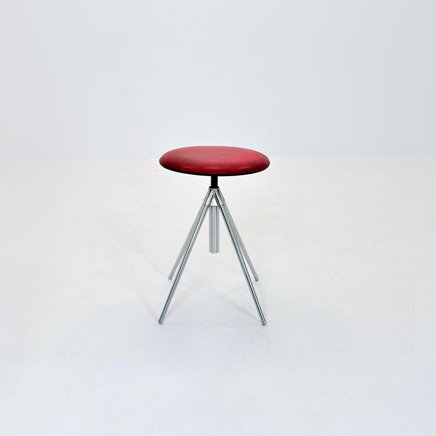 Mid Century Modern Industrial Tripod Stool 1980s Italy – Bauhaus Swivel Adjustable