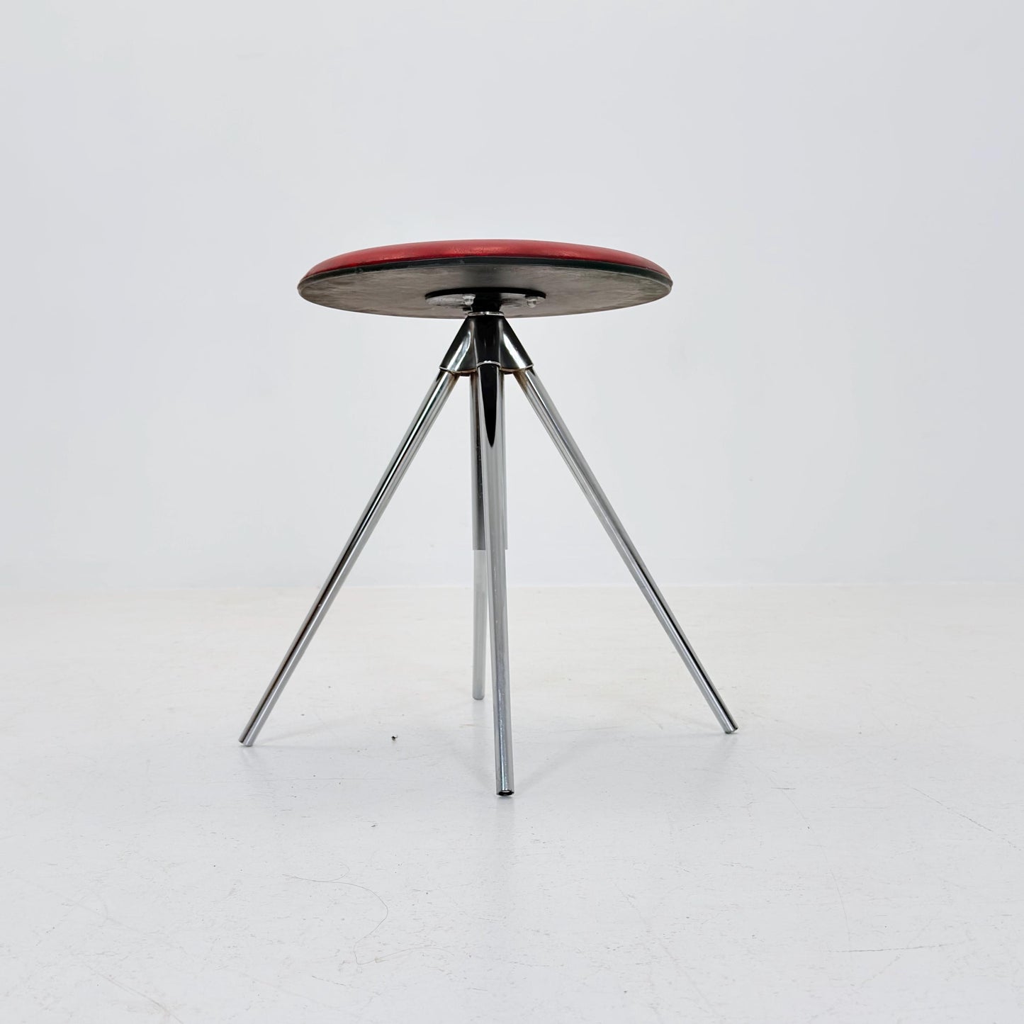 Mid Century Modern Industrial Tripod Stool 1980s Italy – Bauhaus Swivel Adjustable