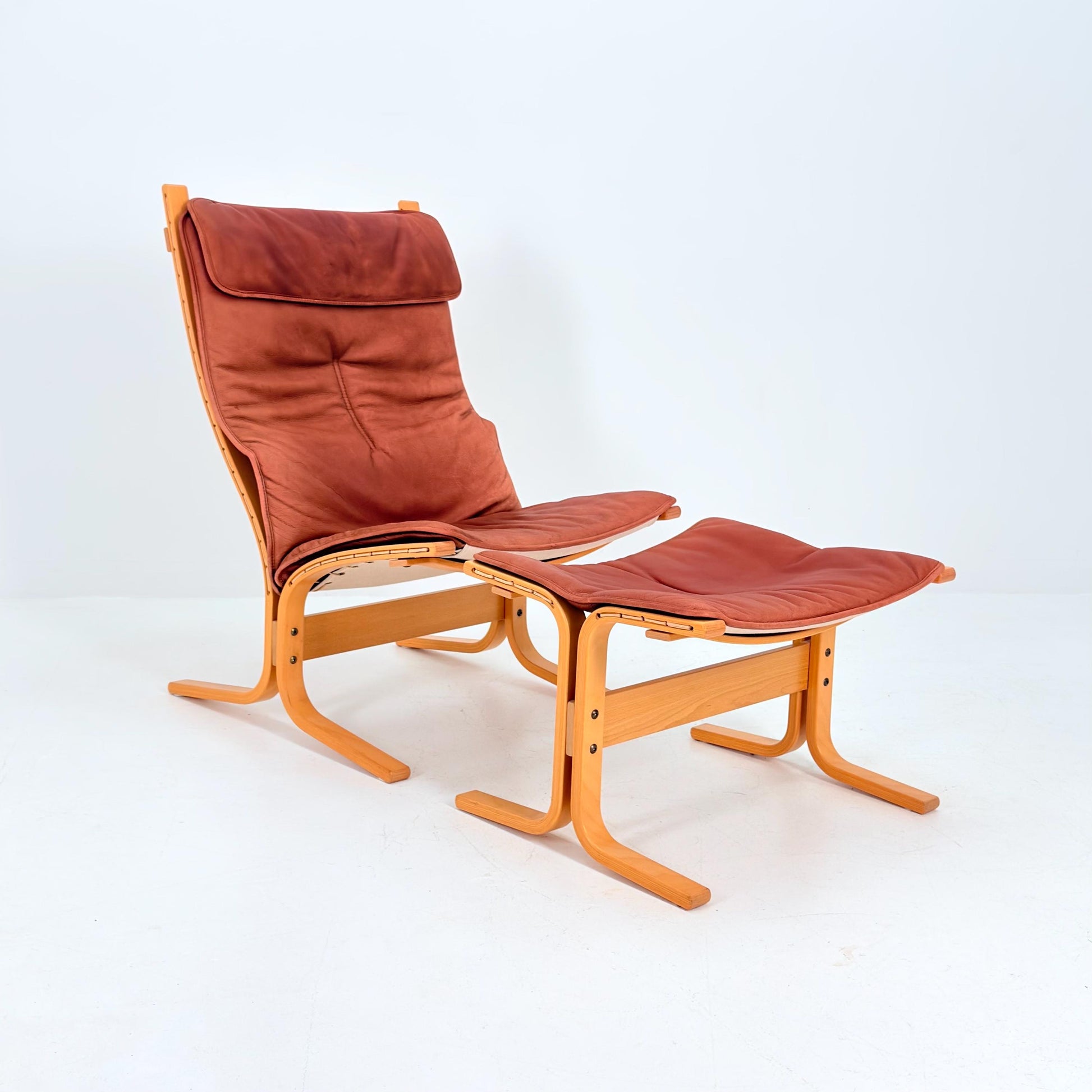 Mid century lounge chair “Siesta” and ottoman by Ingmar Relling, Westnofa Furniture, Norway 1980s