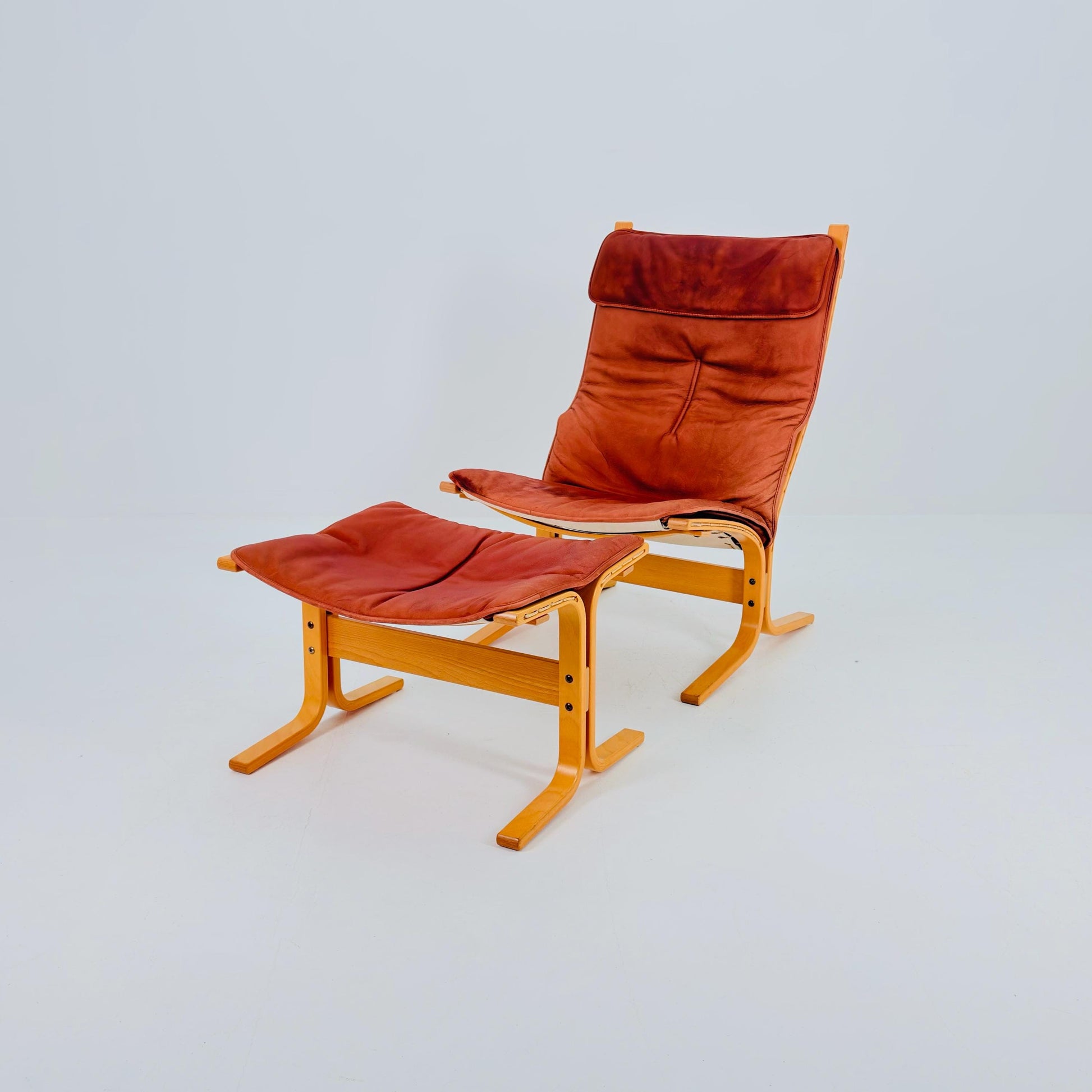 Mid century lounge chair “Siesta” and ottoman by Ingmar Relling, Westnofa Furniture, Norway 1980s