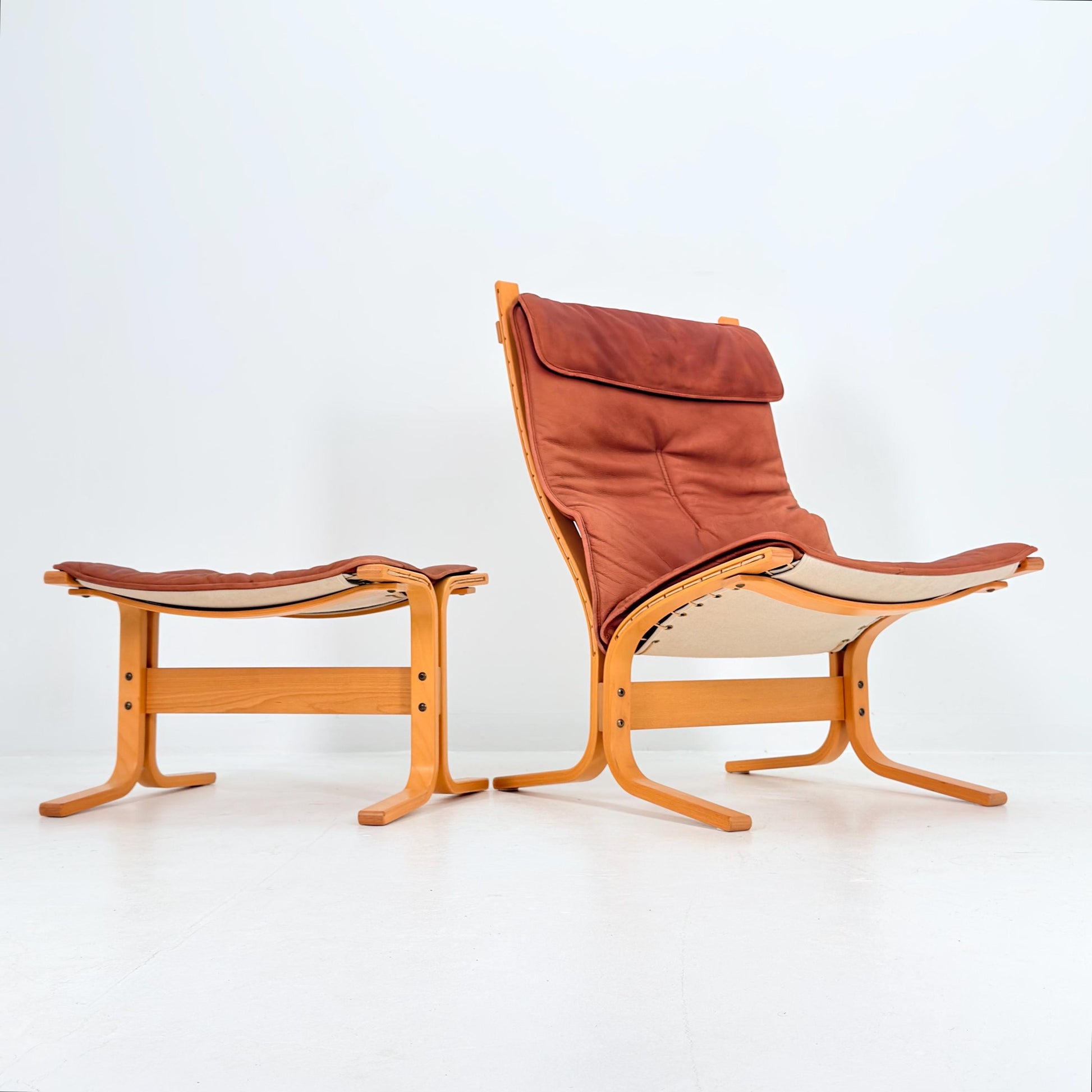 Mid century lounge chair “Siesta” and ottoman by Ingmar Relling, Westnofa Furniture, Norway 1980s