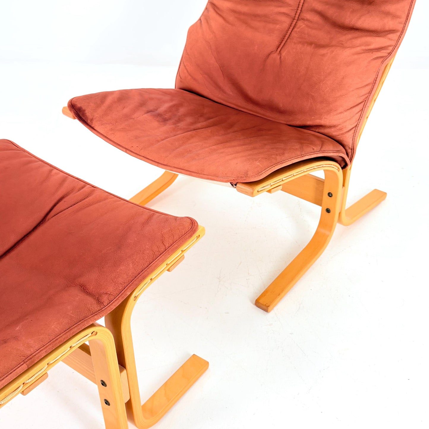 Mid century lounge chair “Siesta” and ottoman by Ingmar Relling, Westnofa Furniture, Norway 1980s