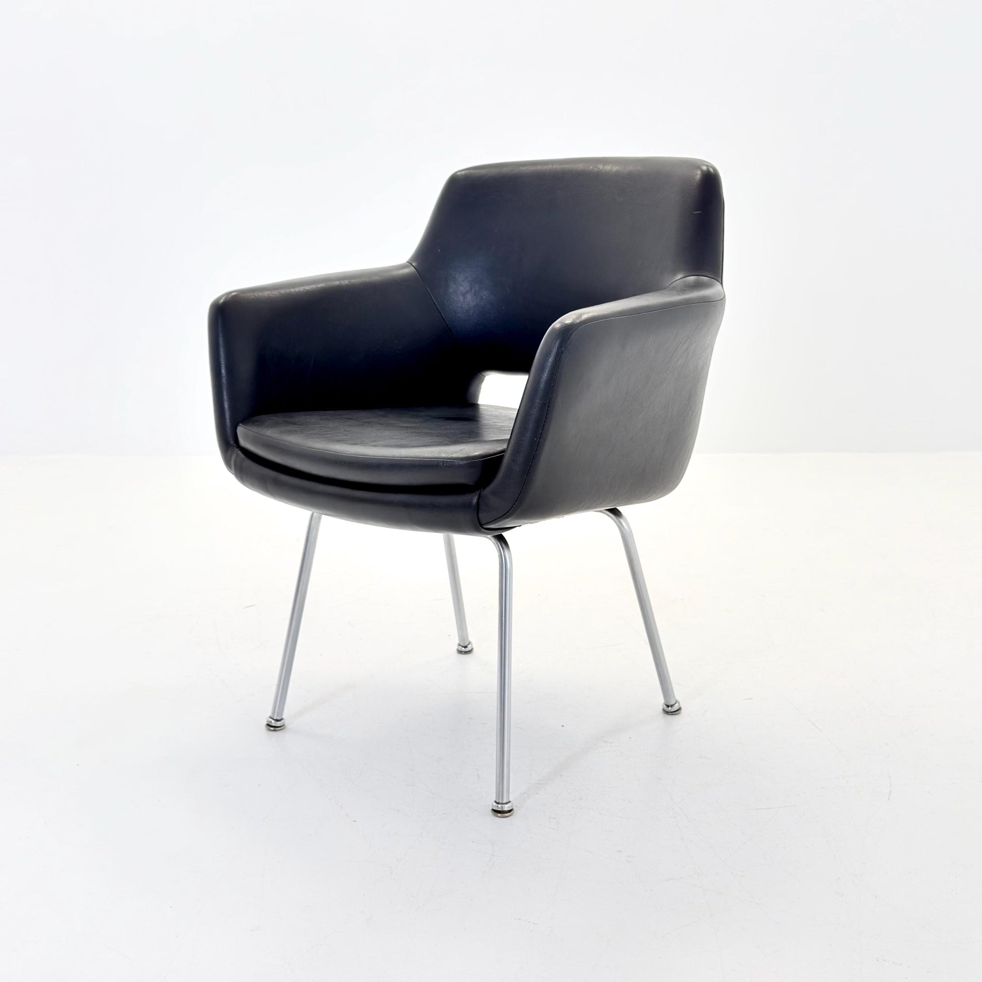 Mid century Olli Mannermaa black Leather Kilta armchair by Eugen Schmidt & Cassina Martela 1970s