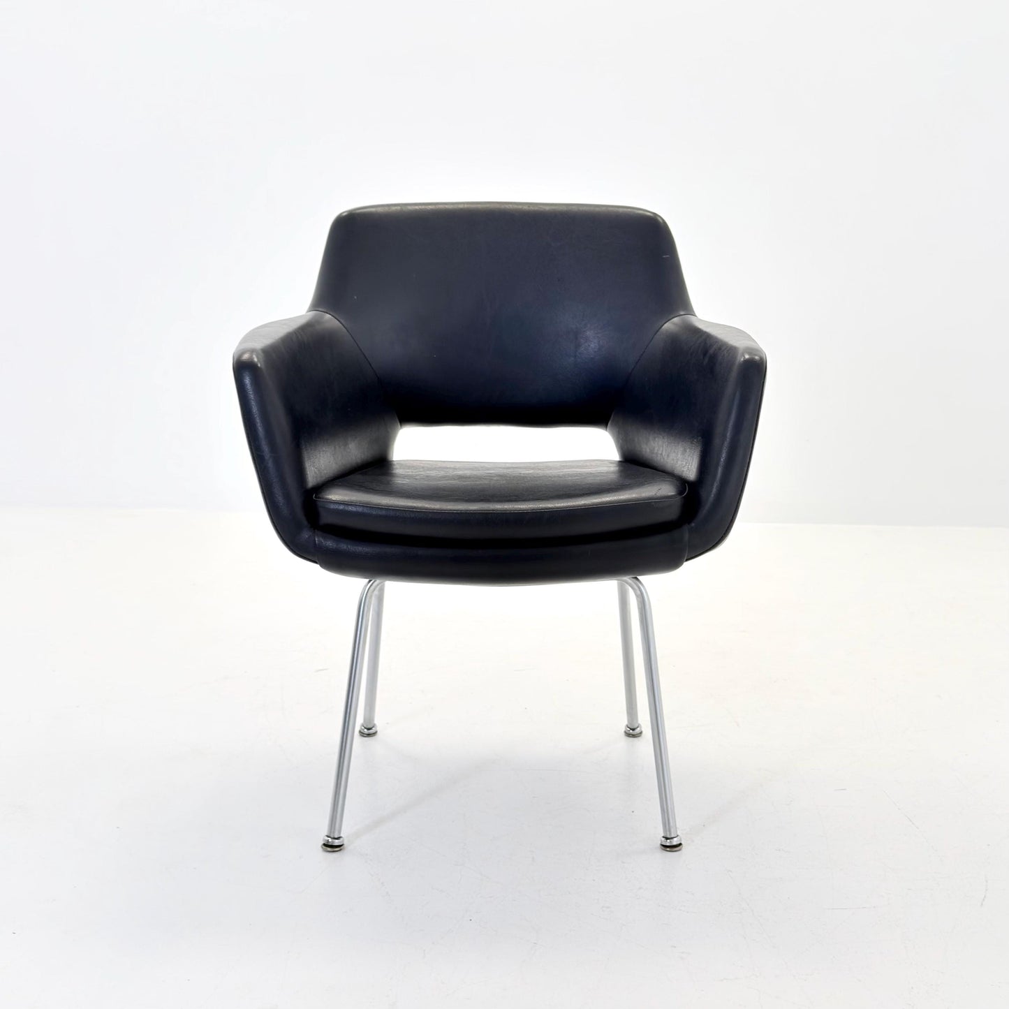 Mid century Olli Mannermaa black Leather Kilta armchair by Eugen Schmidt & Cassina Martela 1970s