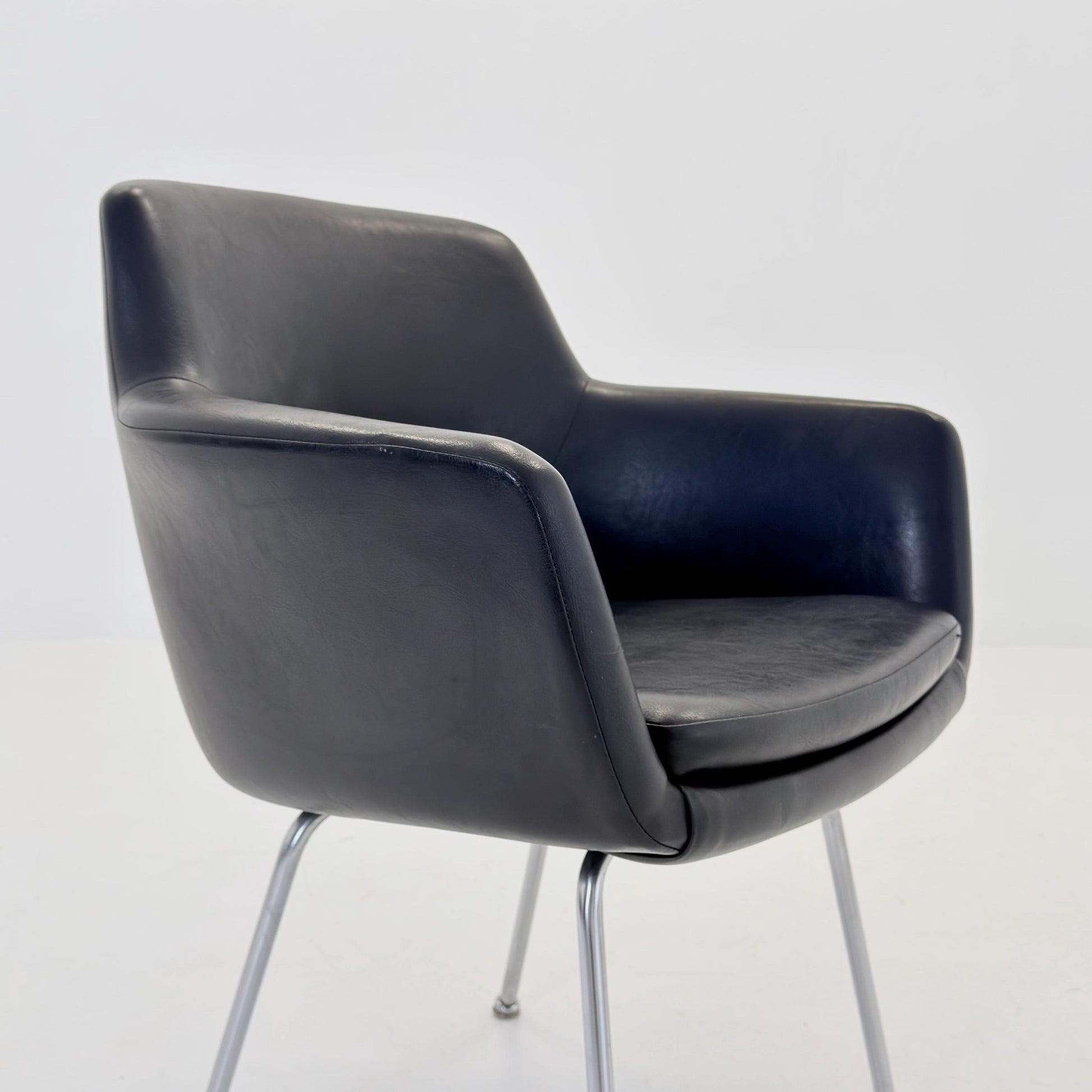 Mid century Olli Mannermaa black Leather Kilta armchair by Eugen Schmidt & Cassina Martela 1970s
