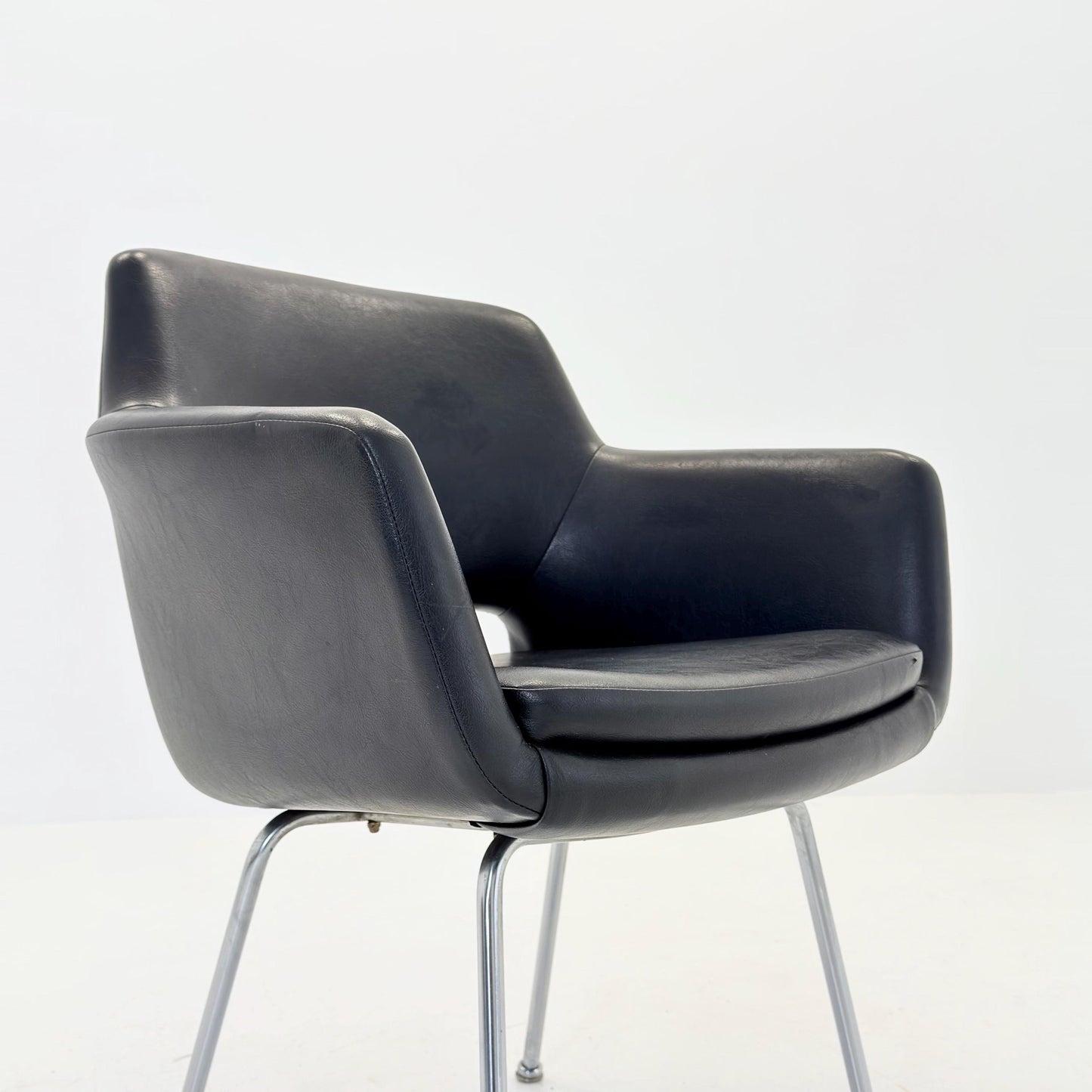 Mid century Olli Mannermaa black Leather Kilta armchair by Eugen Schmidt & Cassina Martela 1970s