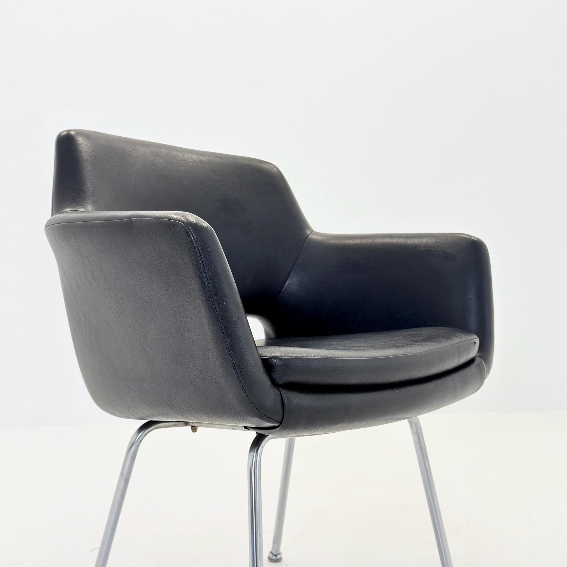 Mid century Olli Mannermaa black Leather Kilta armchair by Eugen Schmidt & Cassina Martela 1970s