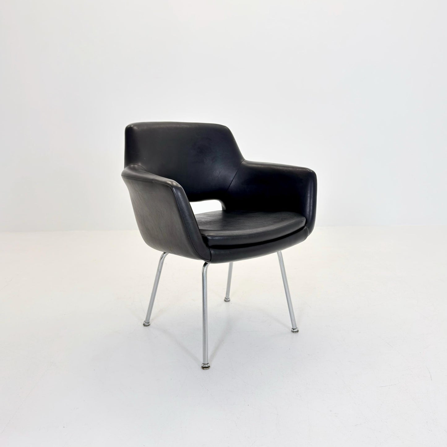 Mid century Olli Mannermaa black Leather Kilta armchair by Eugen Schmidt & Cassina Martela 1970s