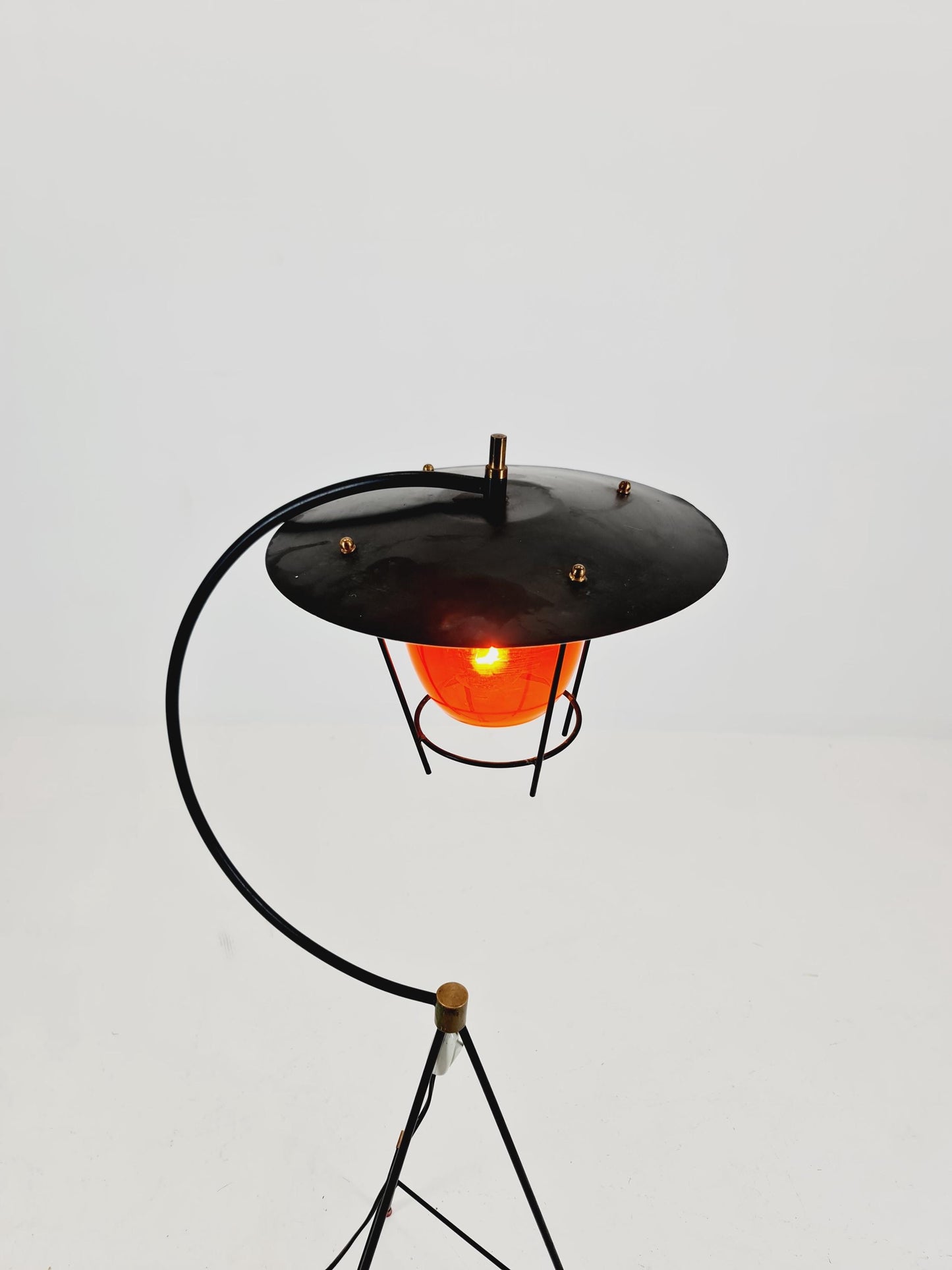 Mid century Tripod Italian floor lamp Red Glas & Brass Details 1950s