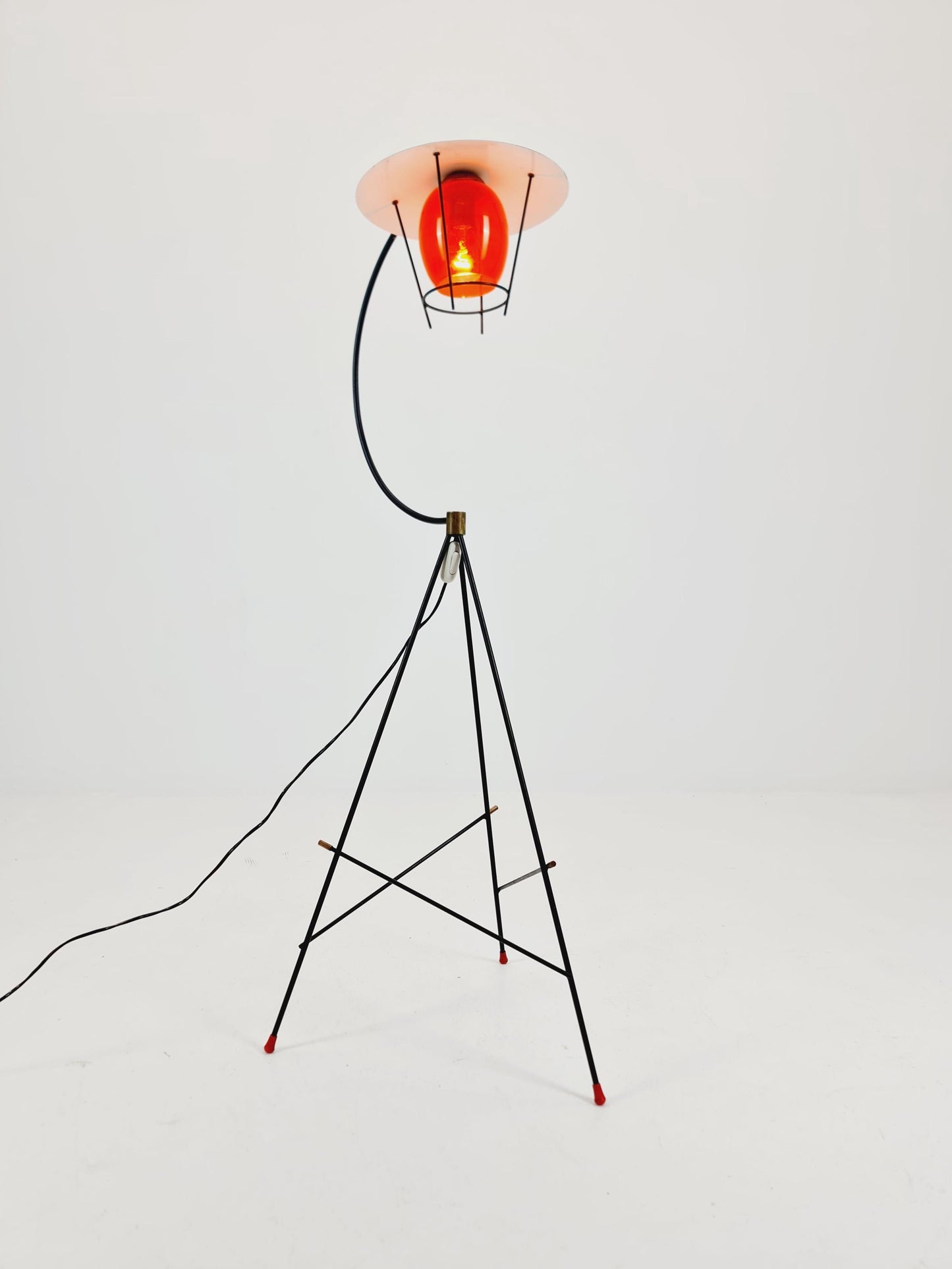 Mid century Tripod Italian floor lamp Red Glas & Brass Details 1950s