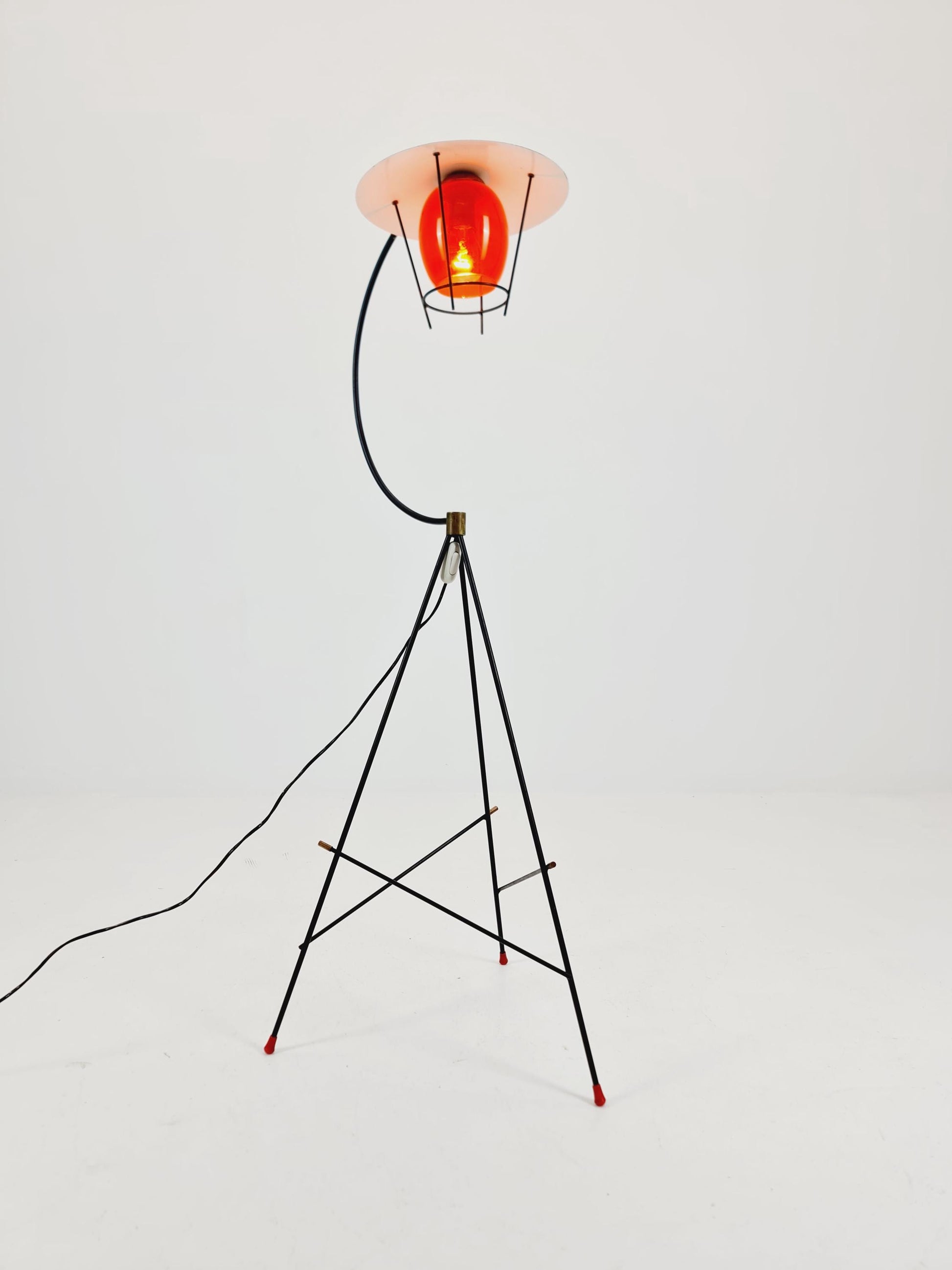 Mid century Tripod Italian floor lamp Red Glas & Brass Details 1950s