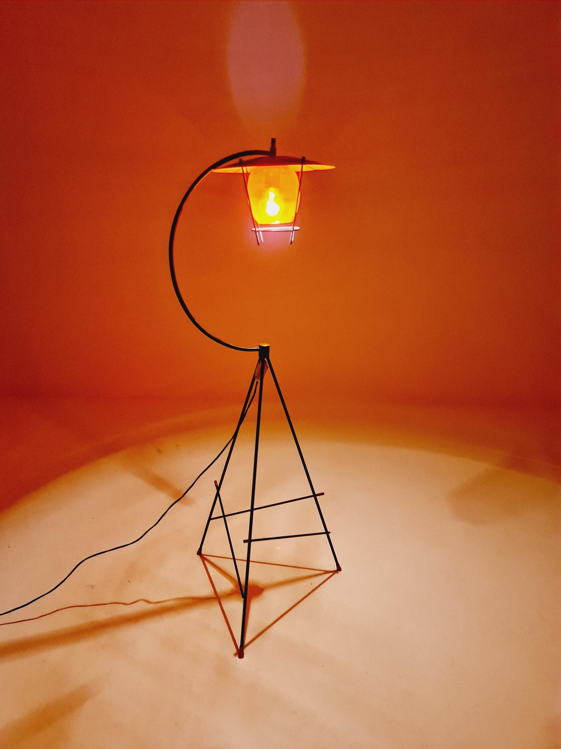 Mid century Tripod Italian floor lamp Red Glas & Brass Details 1950s