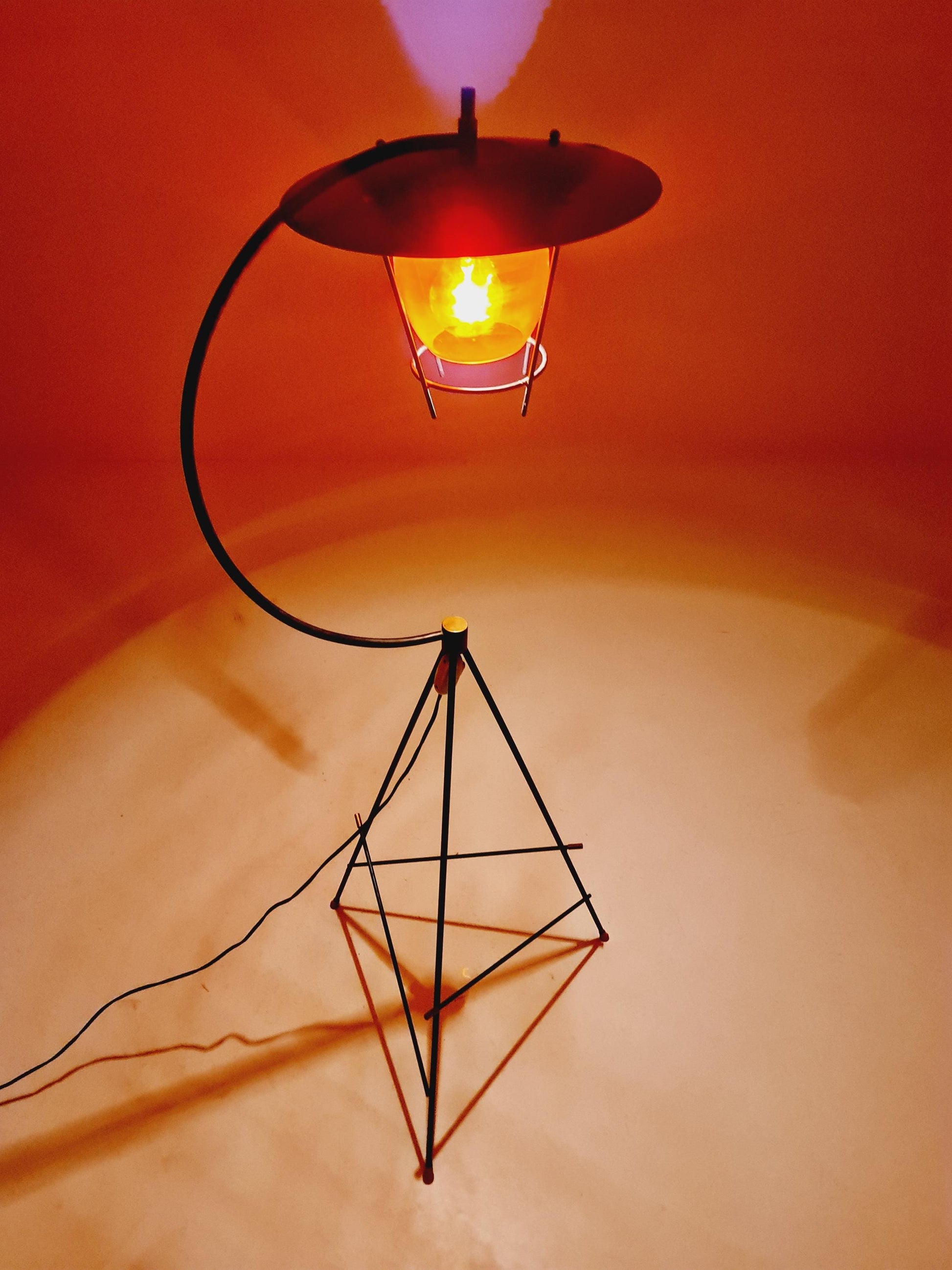 Mid century Tripod Italian floor lamp Red Glas & Brass Details 1950s