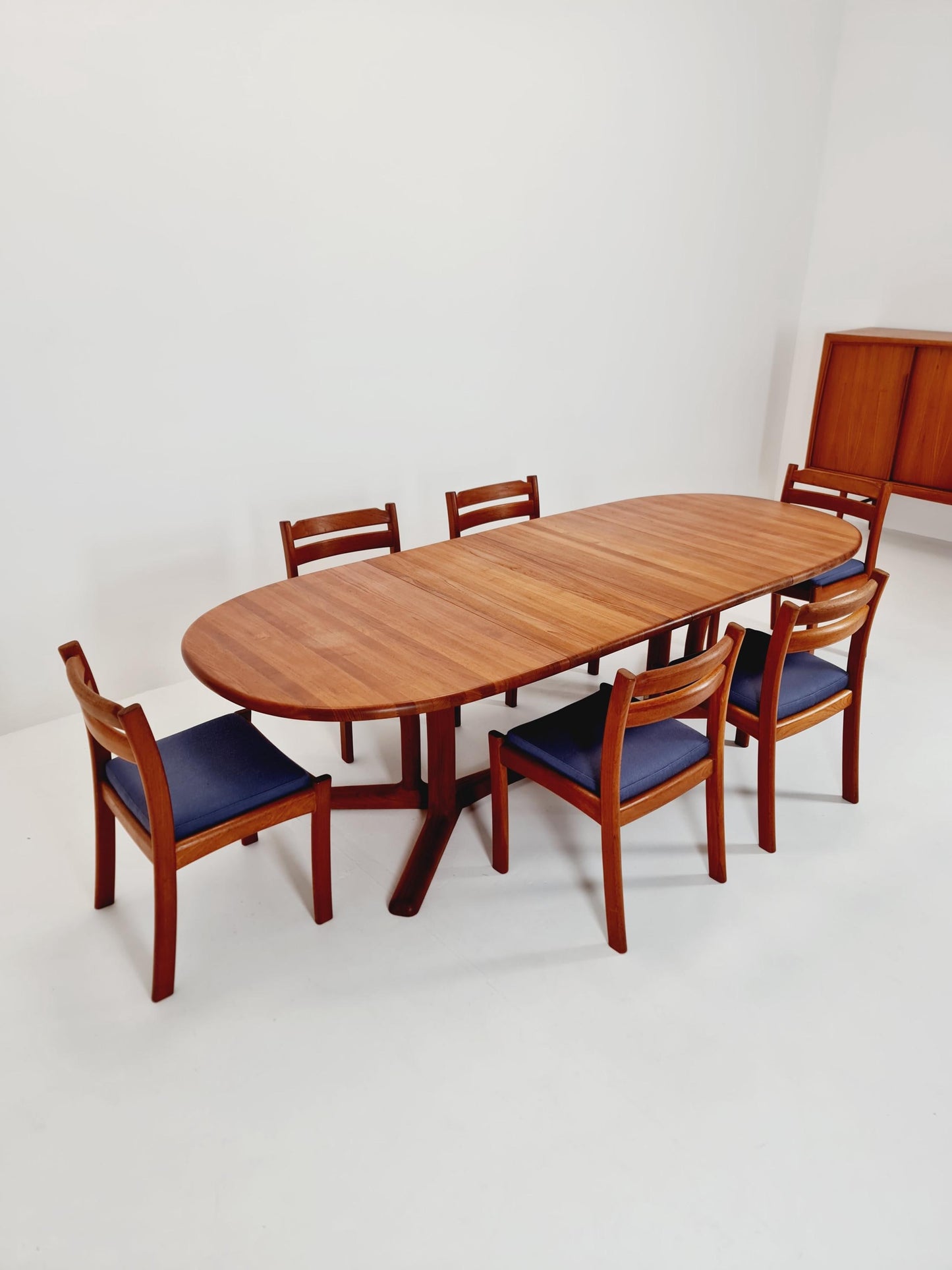 Mid century extendable Danish Modern Solid Teak XXL dining table by Dyrlund MöbelFabrik , 1970s