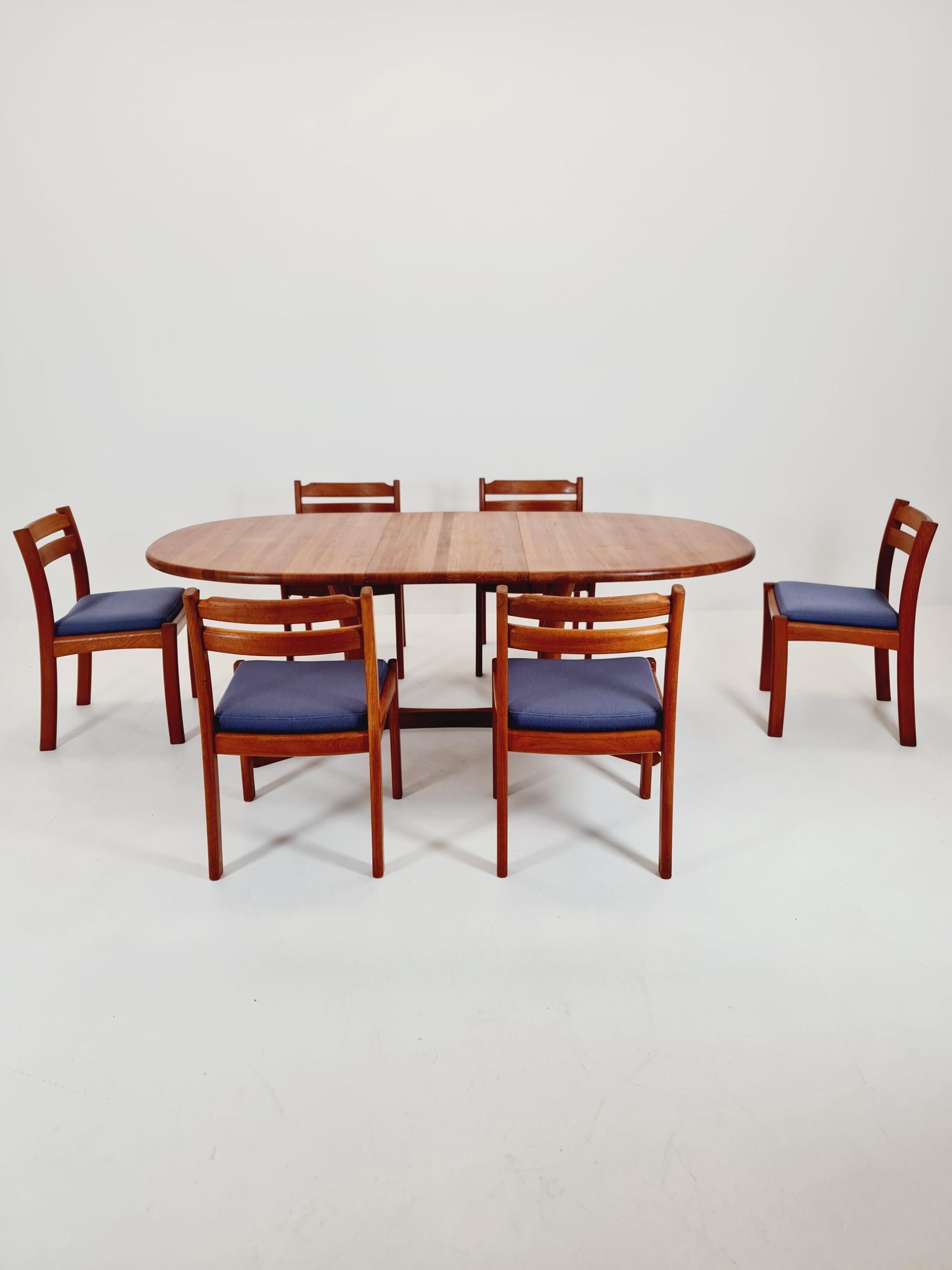 Mid century extendable Danish Modern Solid Teak XXL dining table by Dyrlund MöbelFabrik , 1970s