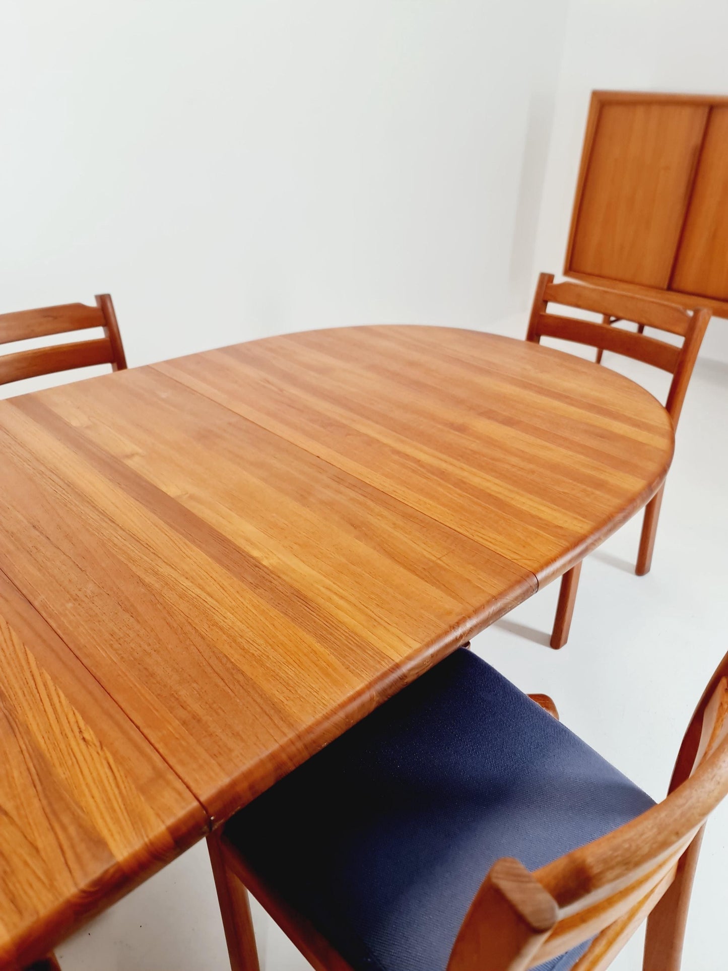 Mid century extendable Danish Modern Solid Teak XXL dining table by Dyrlund MöbelFabrik , 1970s
