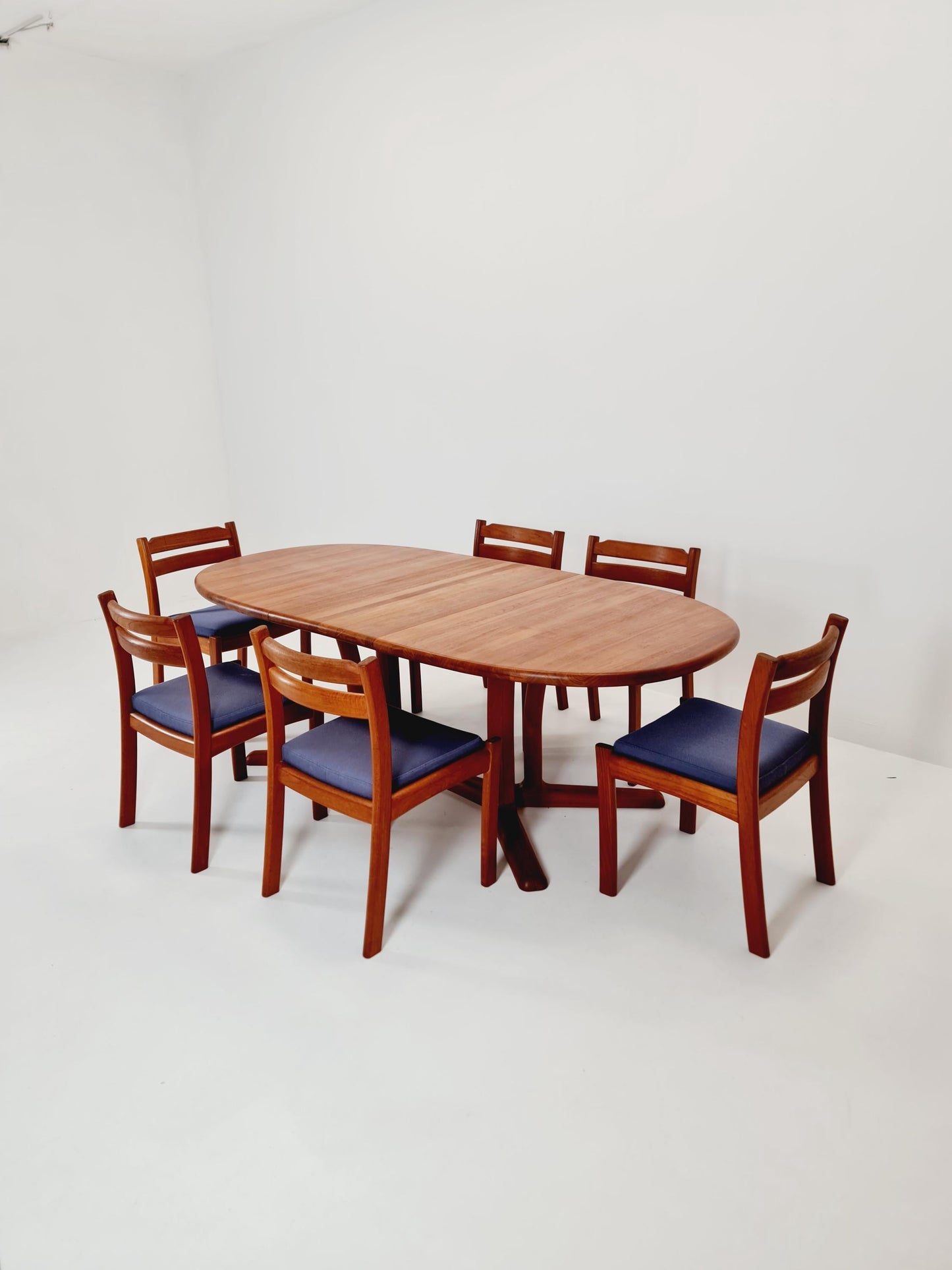 Mid century extendable Danish Modern Solid Teak XXL dining table by Dyrlund MöbelFabrik , 1970s