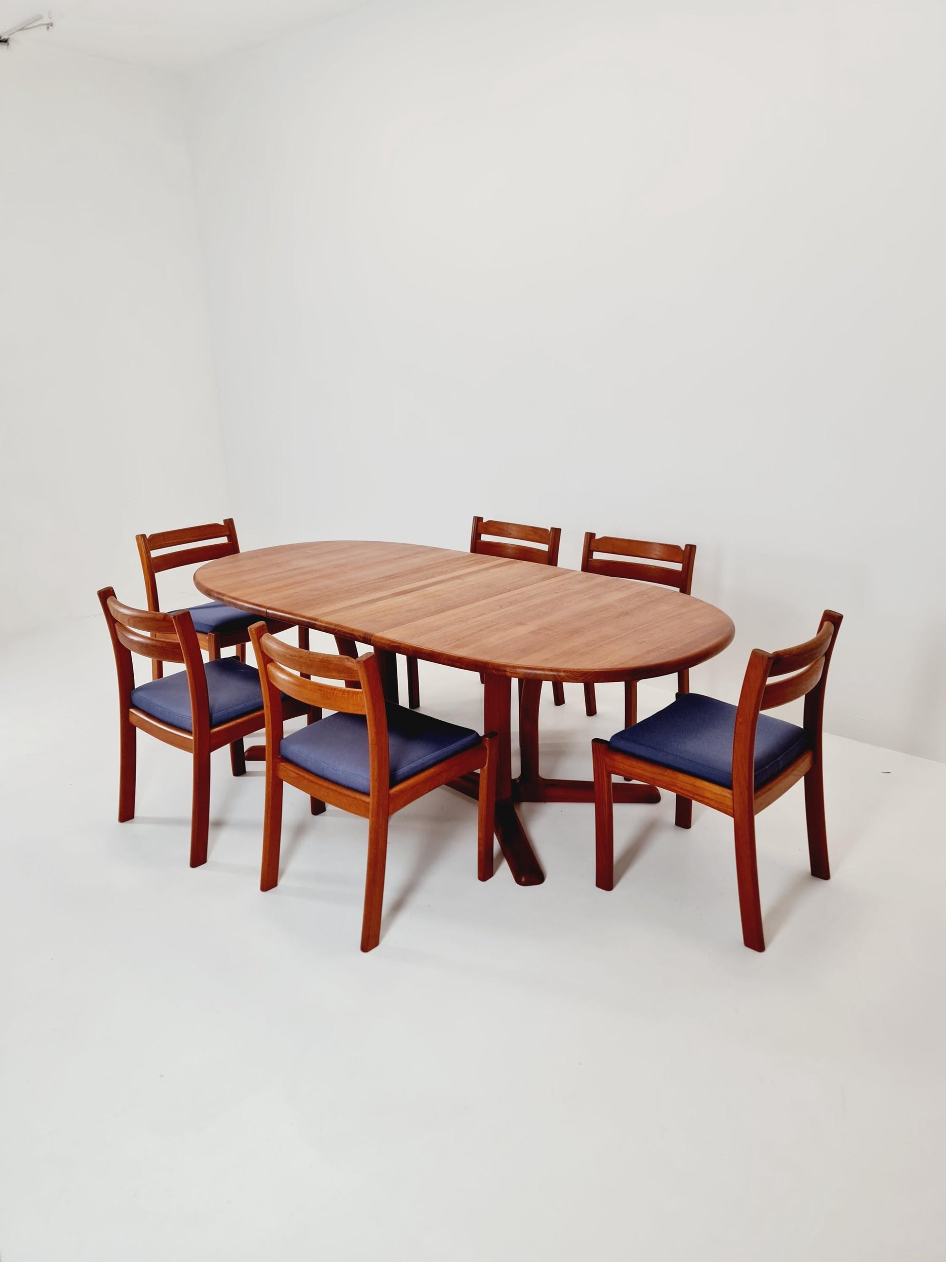 Mid century extendable Danish Modern Solid Teak XXL dining table by Dyrlund MöbelFabrik , 1970s
