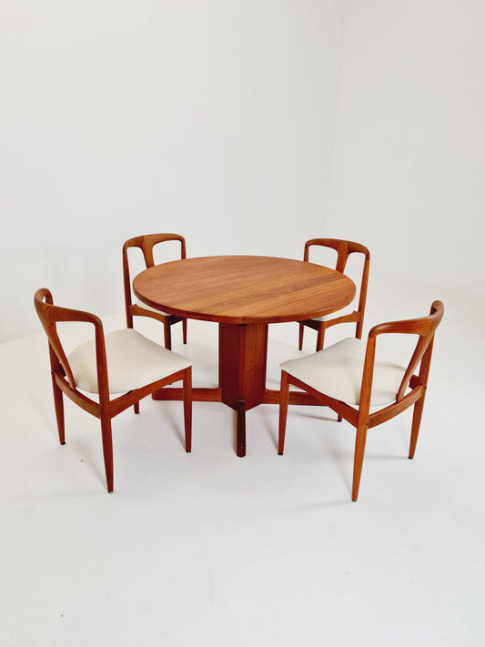 mid centuy Dansih Coffe talbe / dining Table by K.P Möbler 1950s