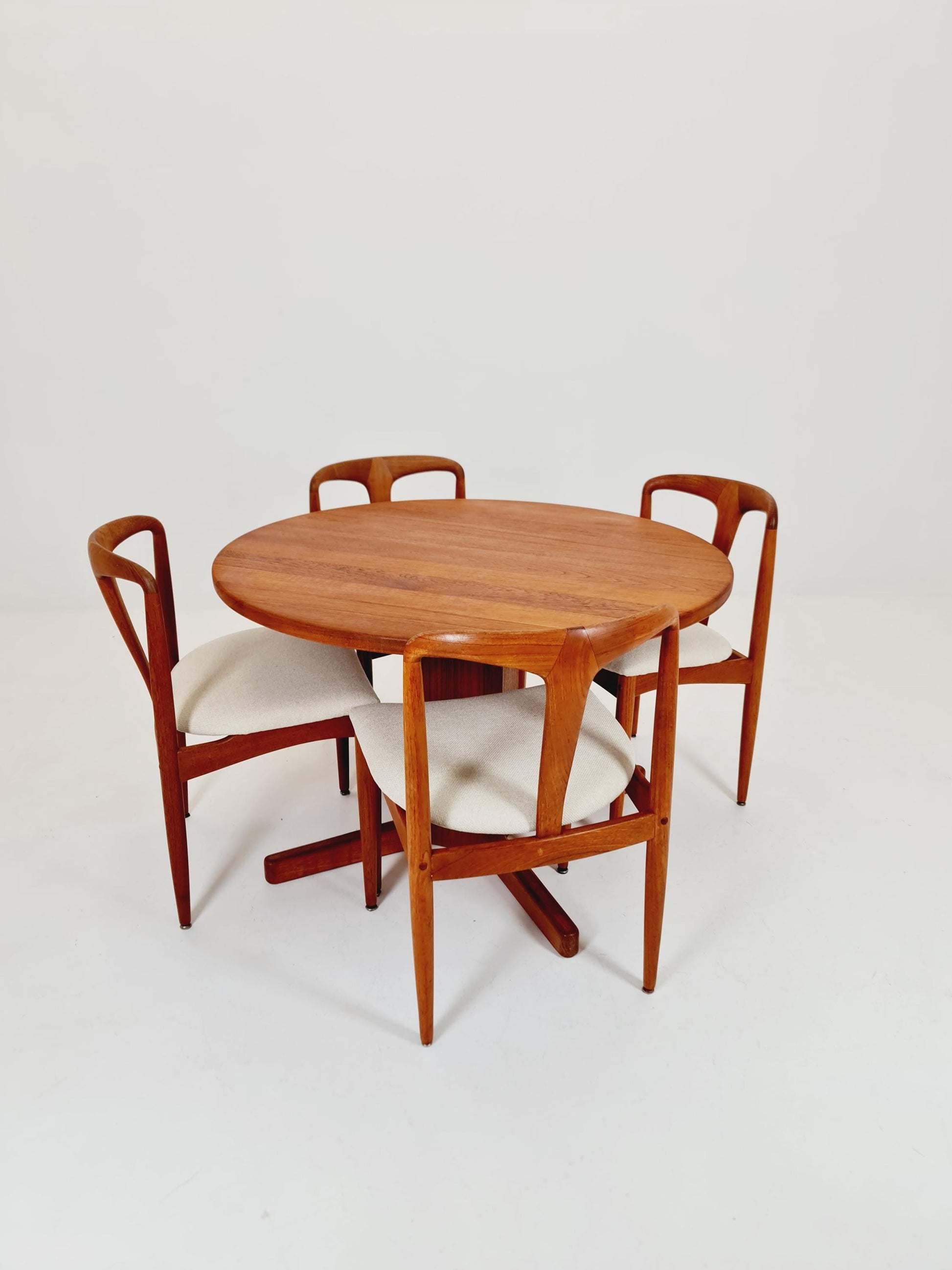 mid centuy Dansih Coffe talbe / dining Table by K.P Möbler 1950s