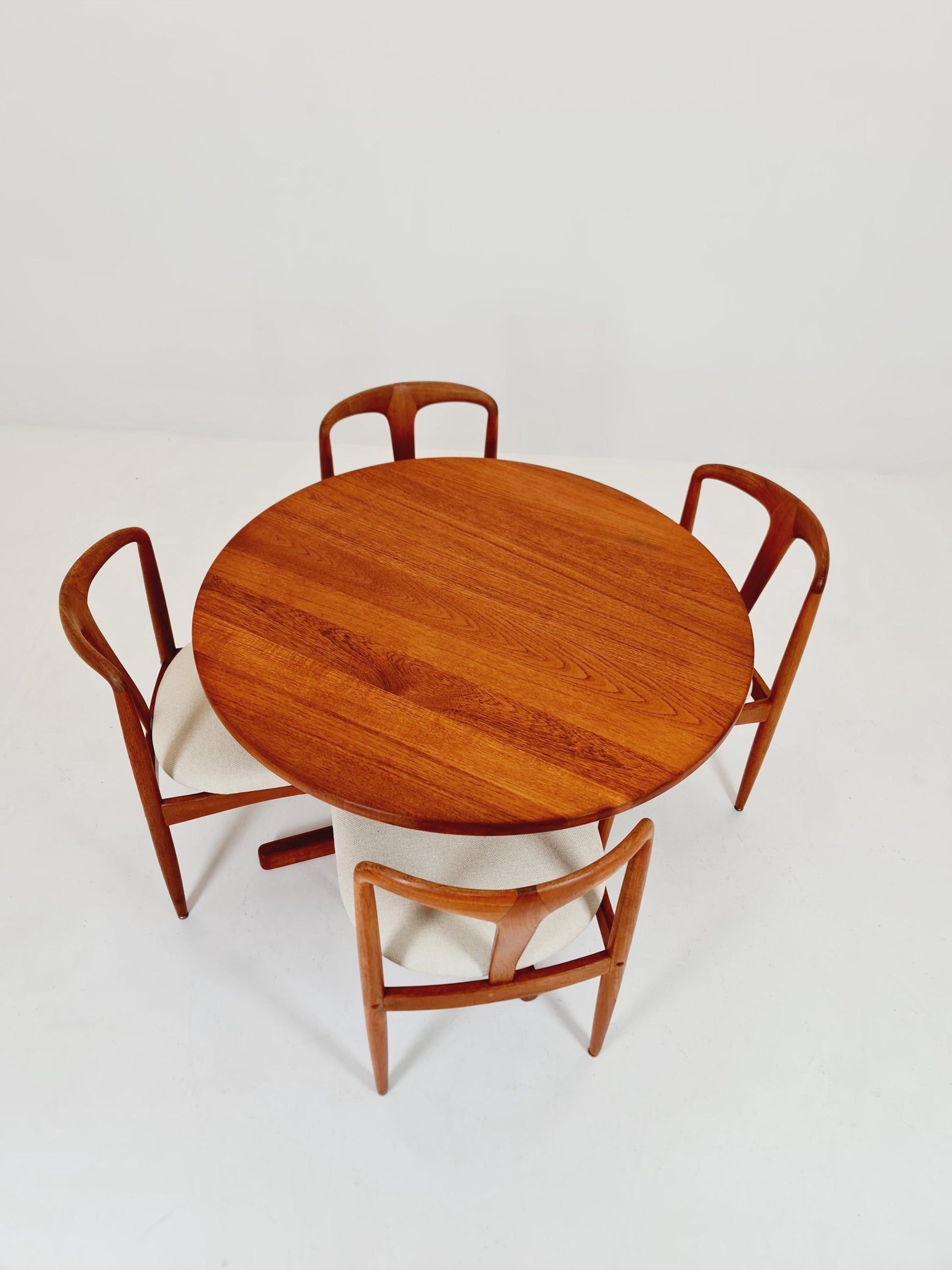 mid centuy Dansih Coffe talbe / dining Table by K.P Möbler 1950s