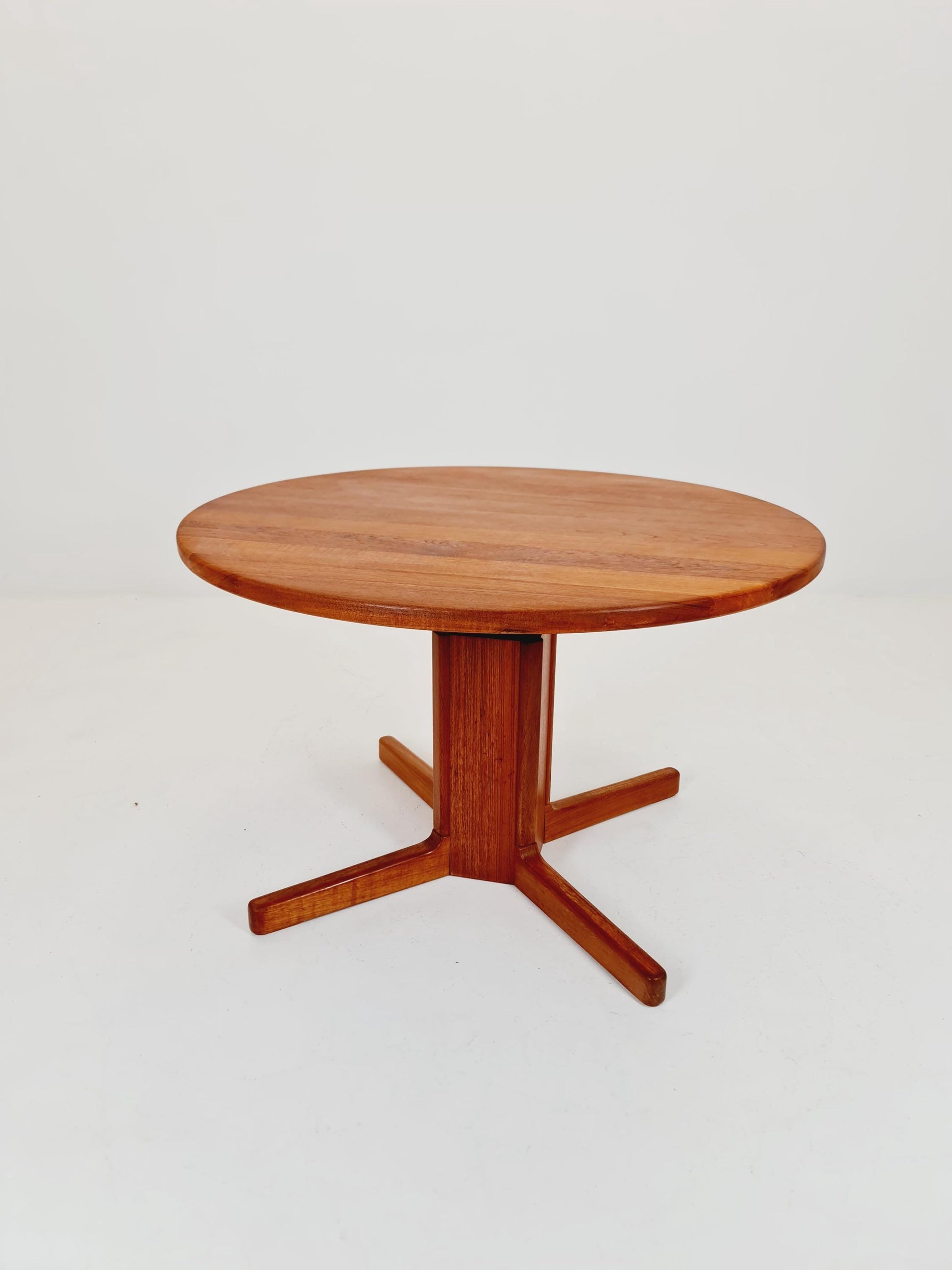 mid centuy Dansih Coffe talbe / dining Table by K.P Möbler 1950s