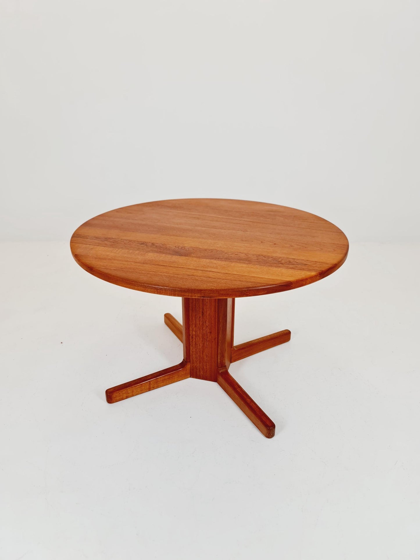 mid centuy Dansih Coffe talbe / dining Table by K.P Möbler 1950s