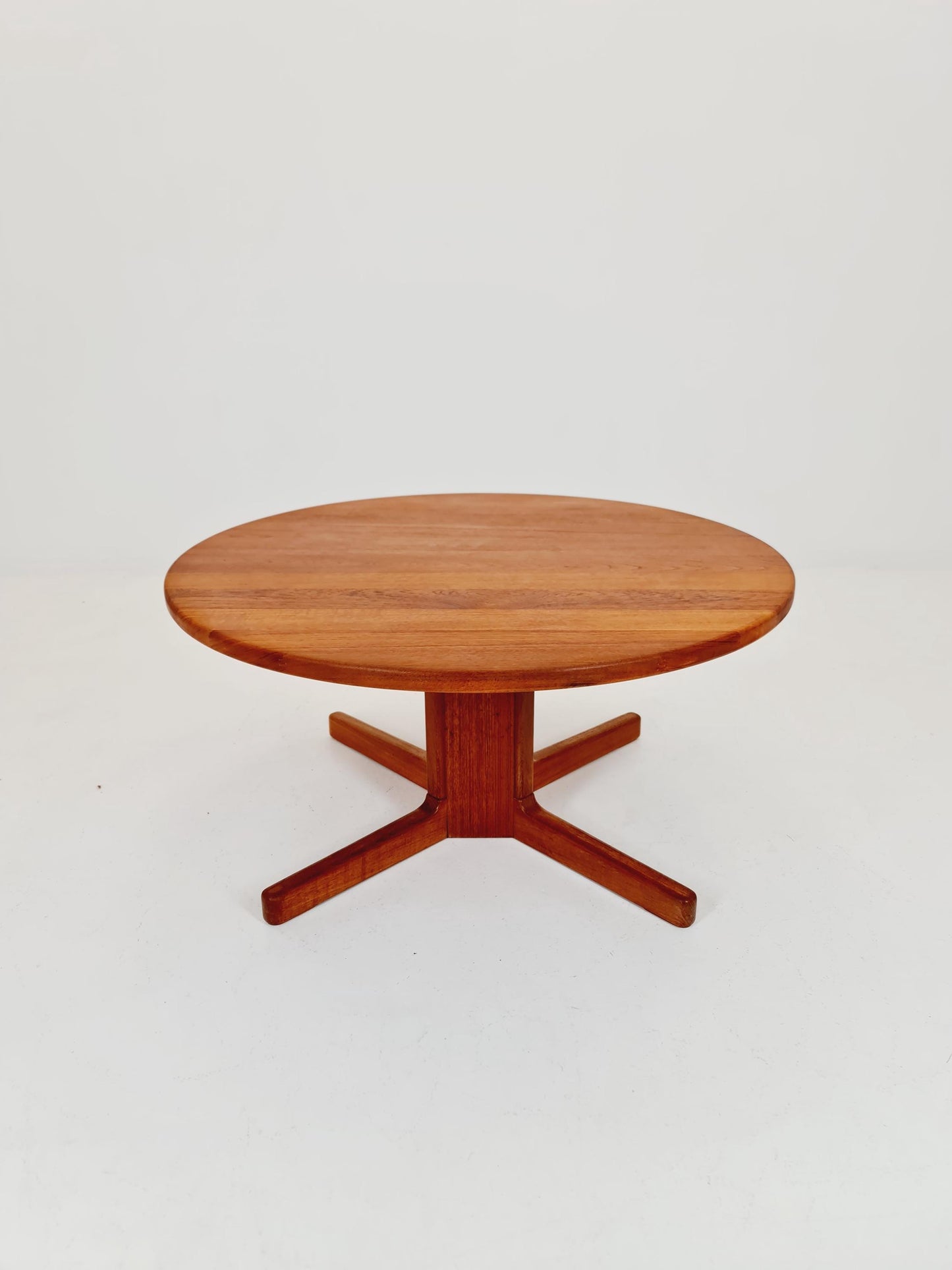 mid centuy Dansih Coffe talbe / dining Table by K.P Möbler 1950s