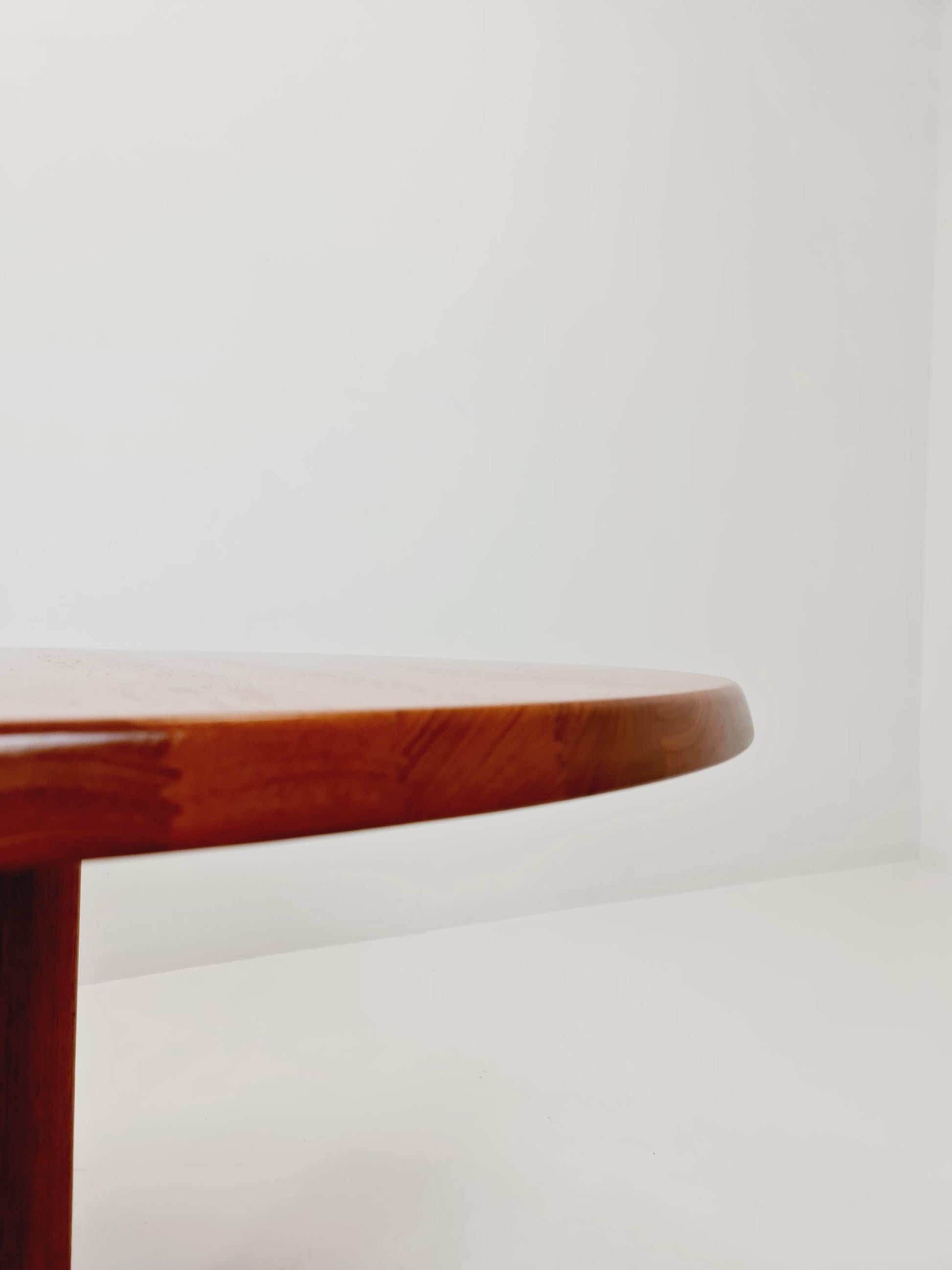 Mid century extendable Danish Modern Solid Teak dining table by Dyrlund MöbelFabrik , 1970s