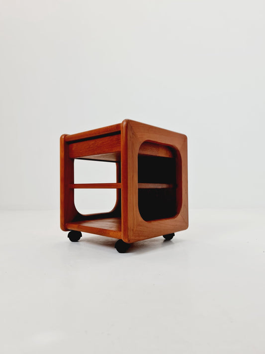 Vintage mid century danish sidetable in solid teak/nightstand By Dyrlund , 1960s