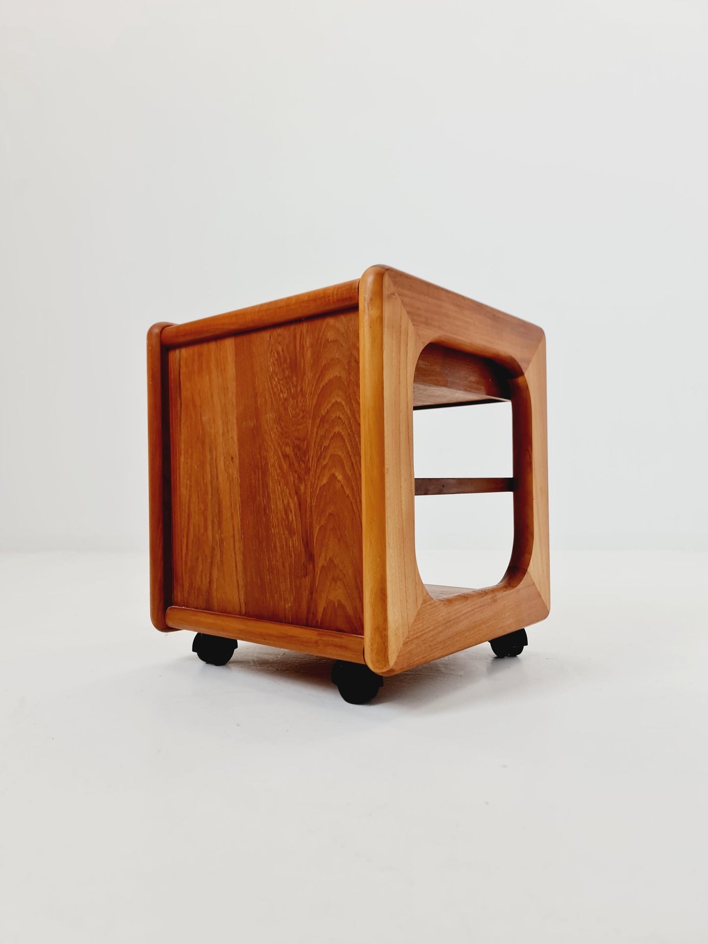 Vintage mid century danish sidetable in solid teak/nightstand By Dyrlund , 1960s