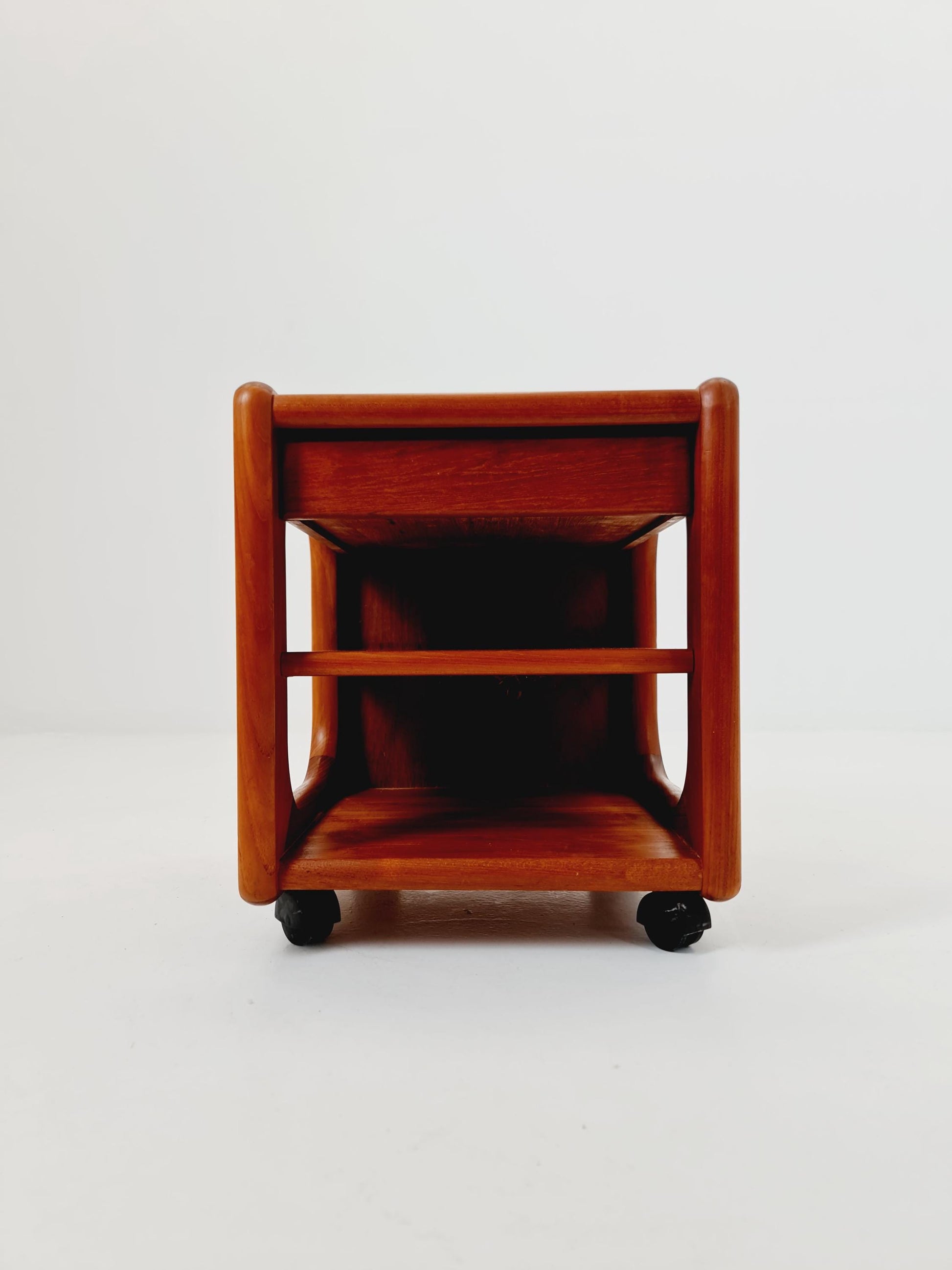 Vintage mid century danish sidetable in solid teak/nightstand By Dyrlund , 1960s