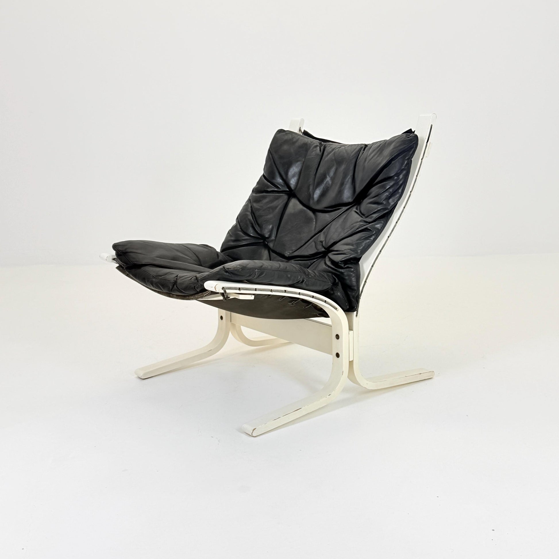 Mid-Century Norwegian Siesta Chair | Black Leather & White Frame | Ingmar Relling for Westnofa, 1960s