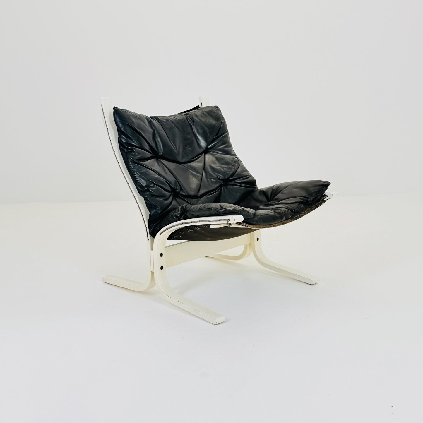 Mid-Century Norwegian Siesta Chair | Black Leather & White Frame | Ingmar Relling for Westnofa, 1960s