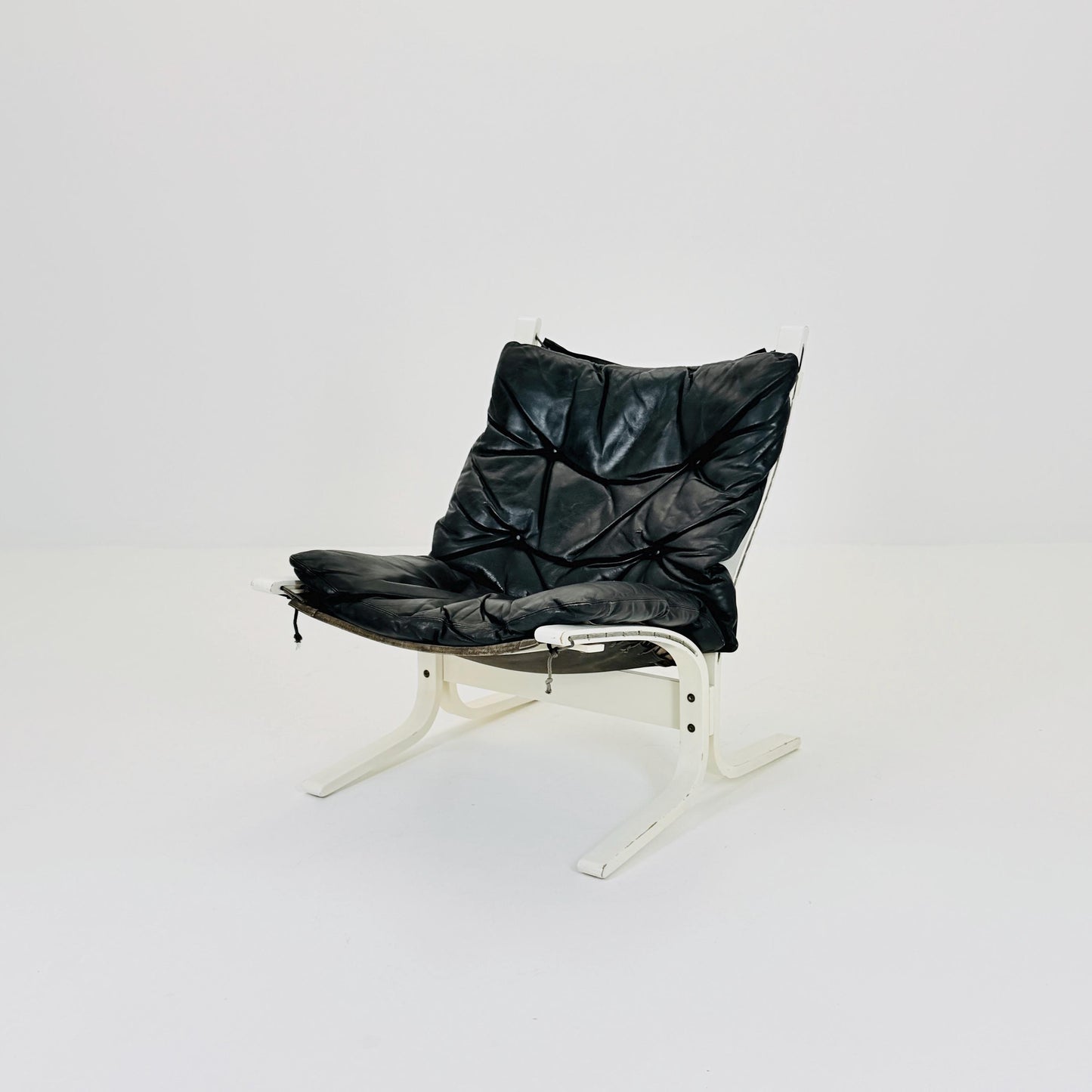 Mid-Century Norwegian Siesta Chair | Black Leather & White Frame | Ingmar Relling for Westnofa, 1960s